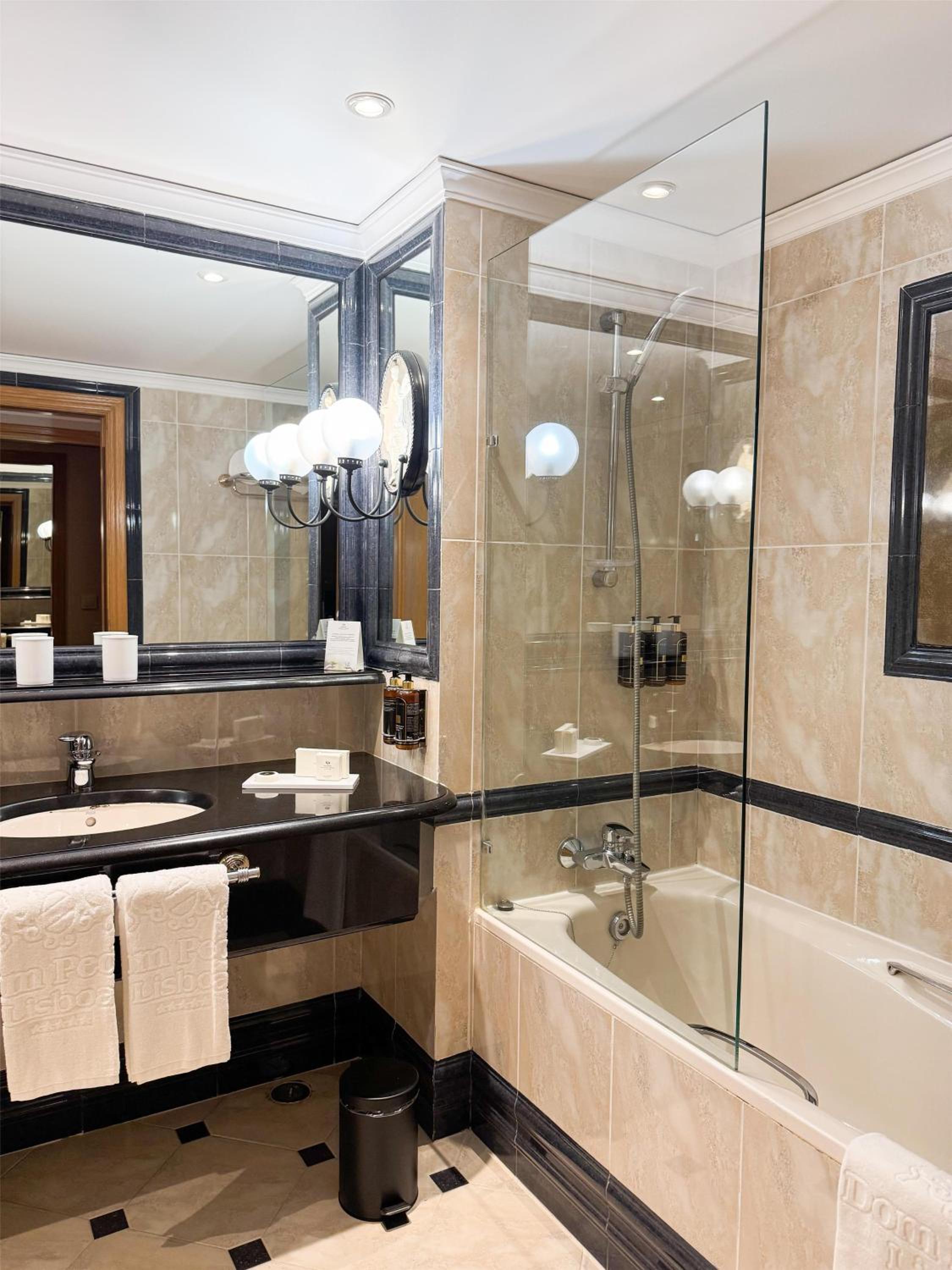 Superior Room - River View - Photo 5