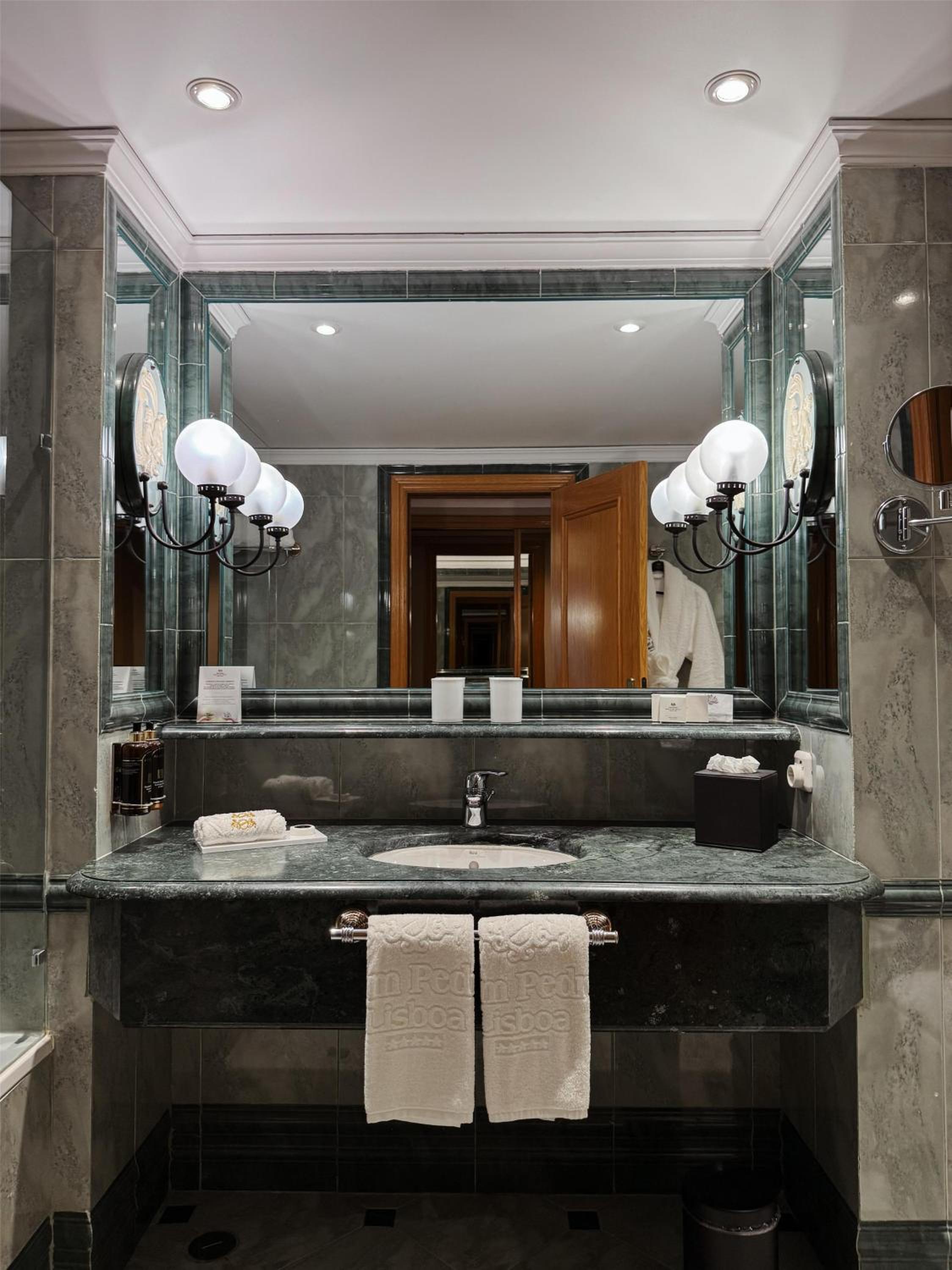 Premium Room - Photo 4