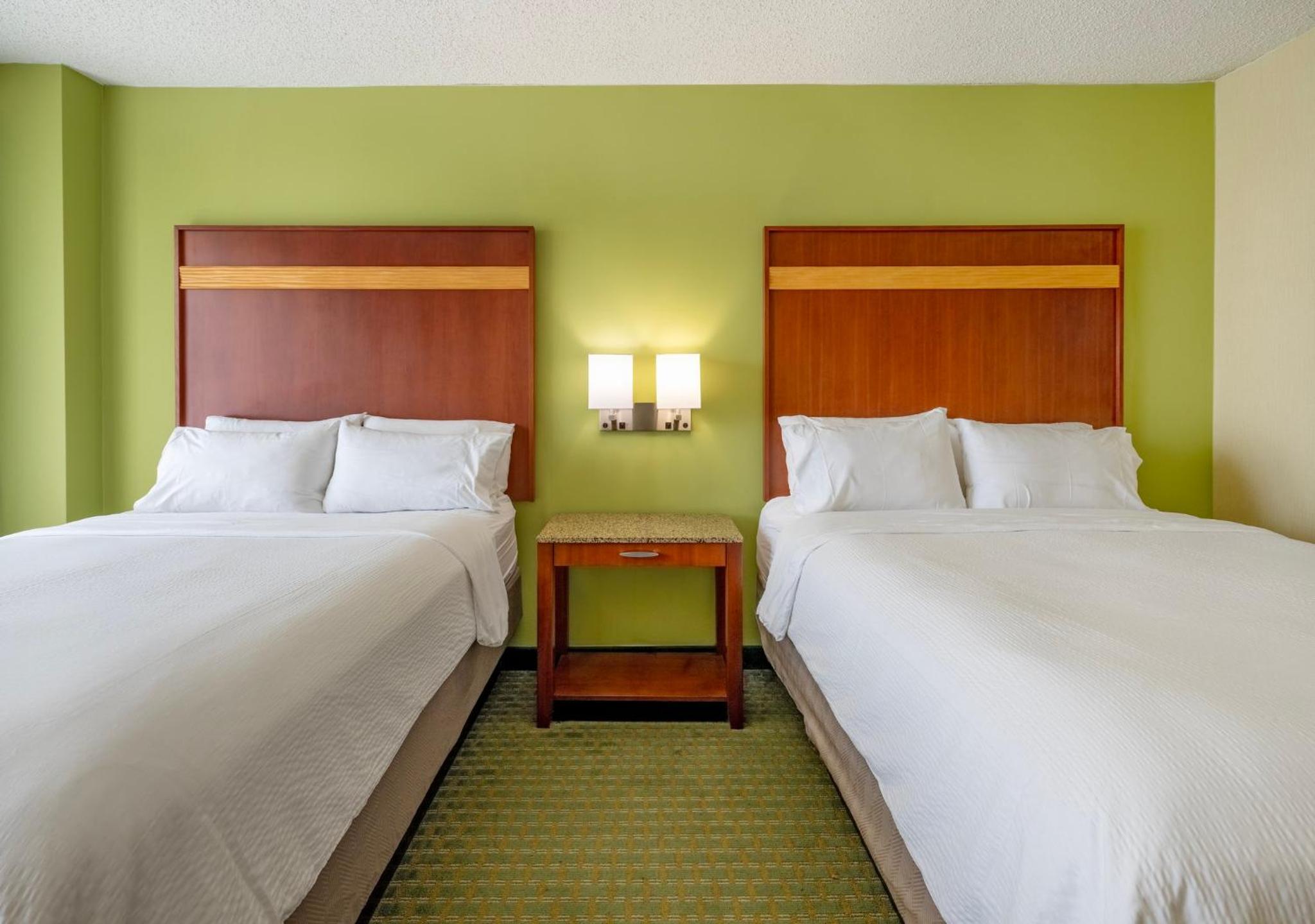 Standard Queen Room with Two Queen Beds and Ocean View - Photo 6