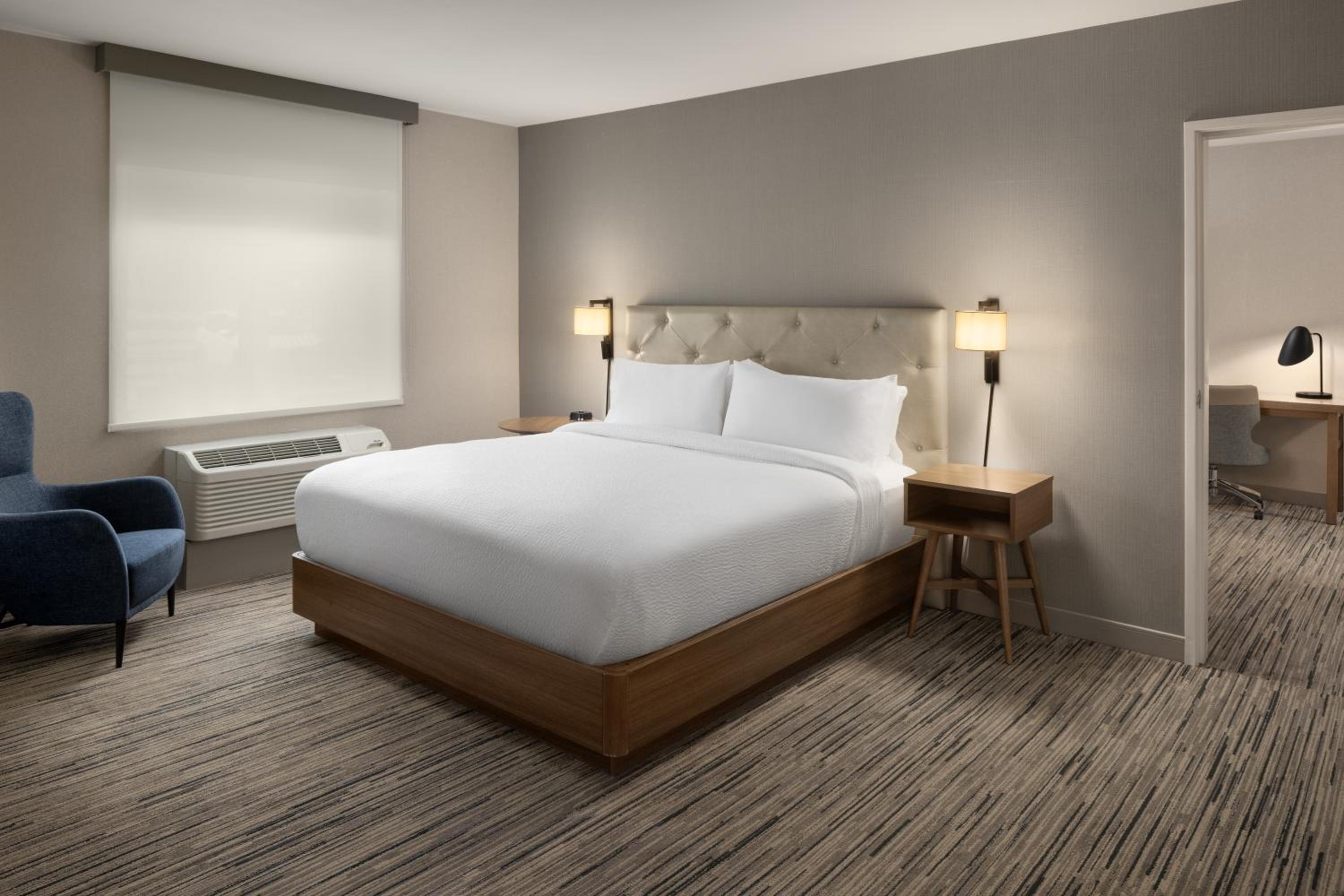King Suite with Sofa Bed and Adapted Tub – Mobility and Hearing Accessible - Photo 4