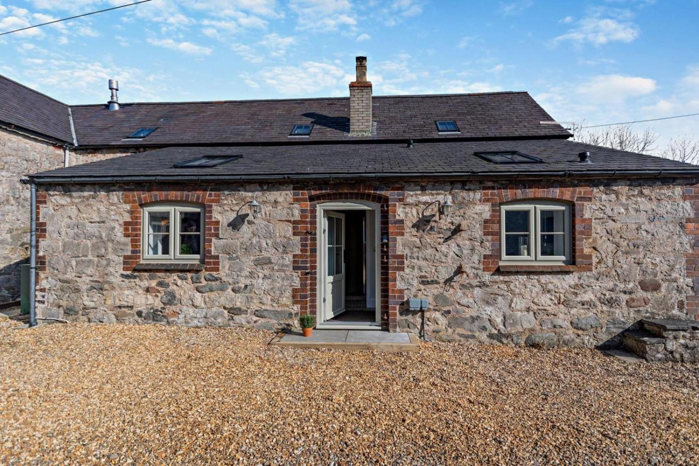 One-Bedroom House photo 1