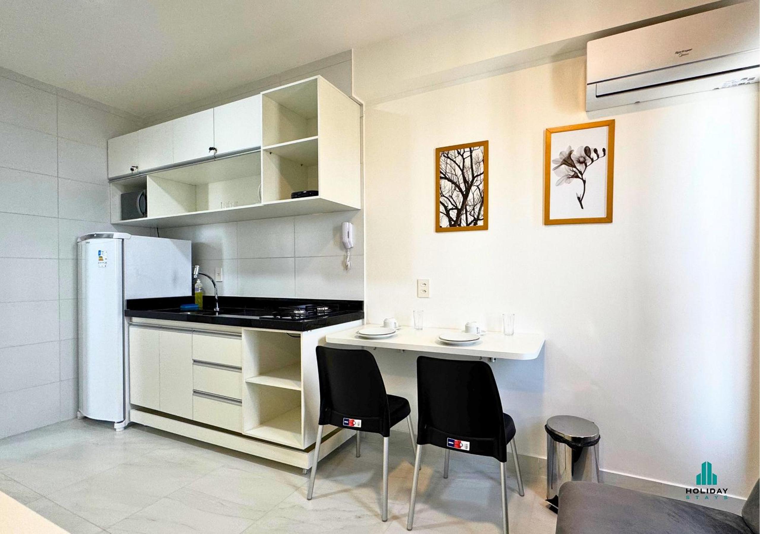 Deluxe One-Bedroom Apartment with City View photo 1