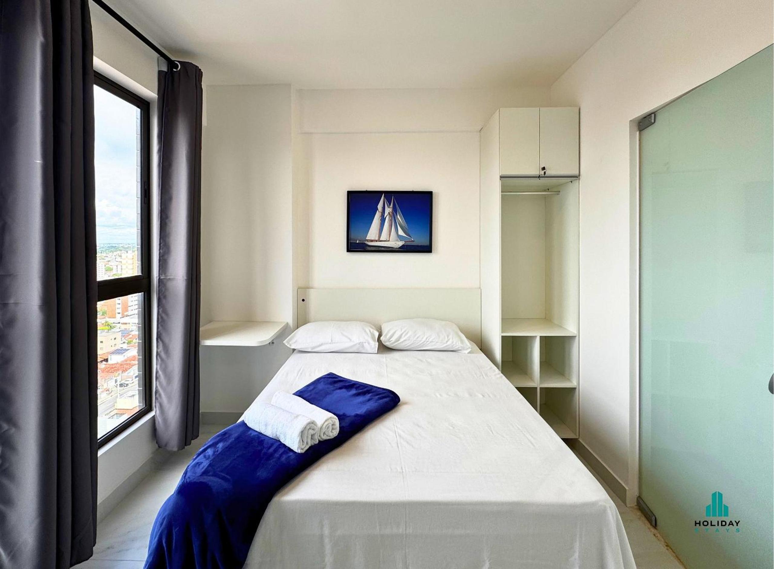 Deluxe One-Bedroom Apartment with City View photo 2