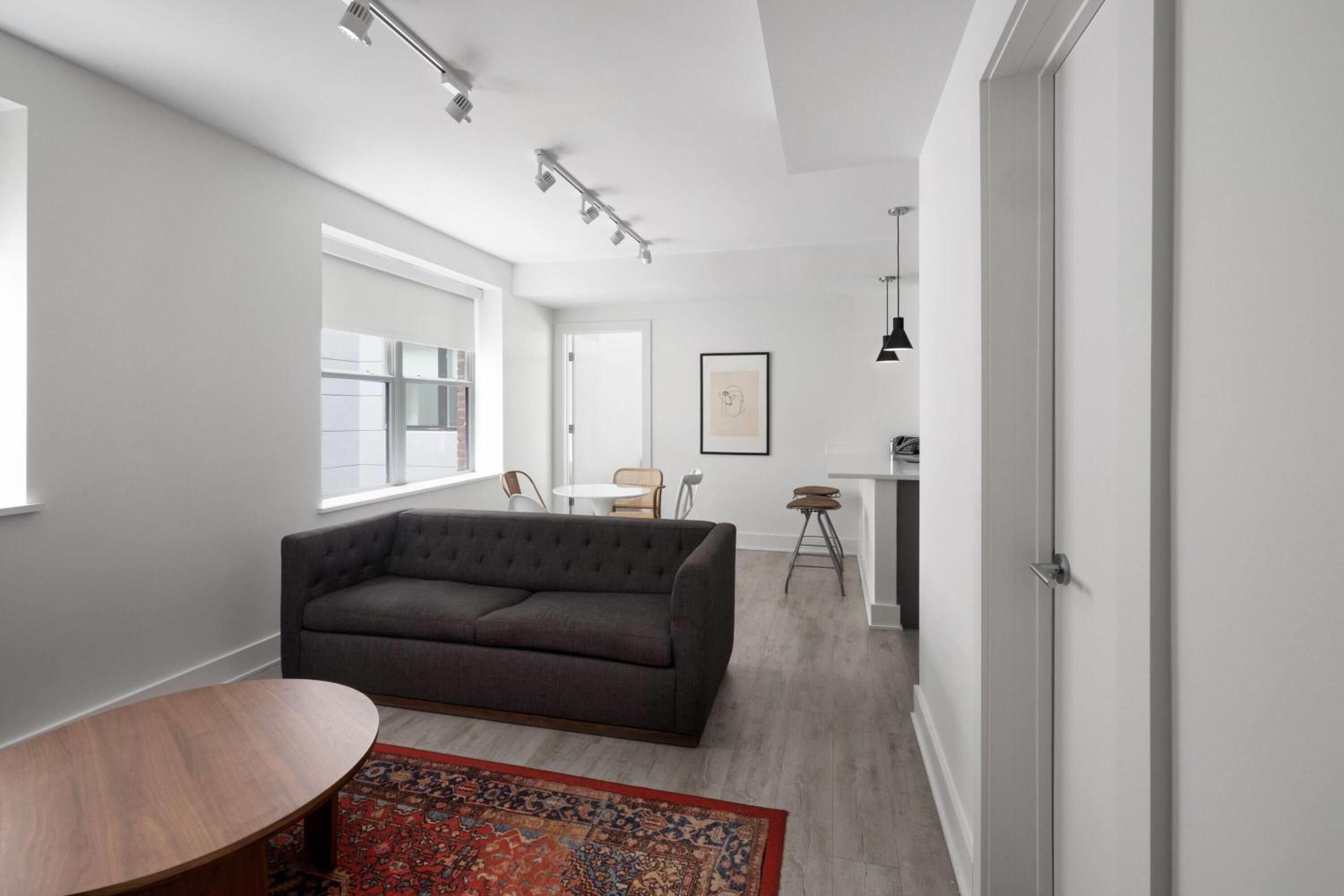 1 King Bed, 1 Queen Bed, 2-Bedroom Deluxe Apartment, Non-Smoking - Photo 5