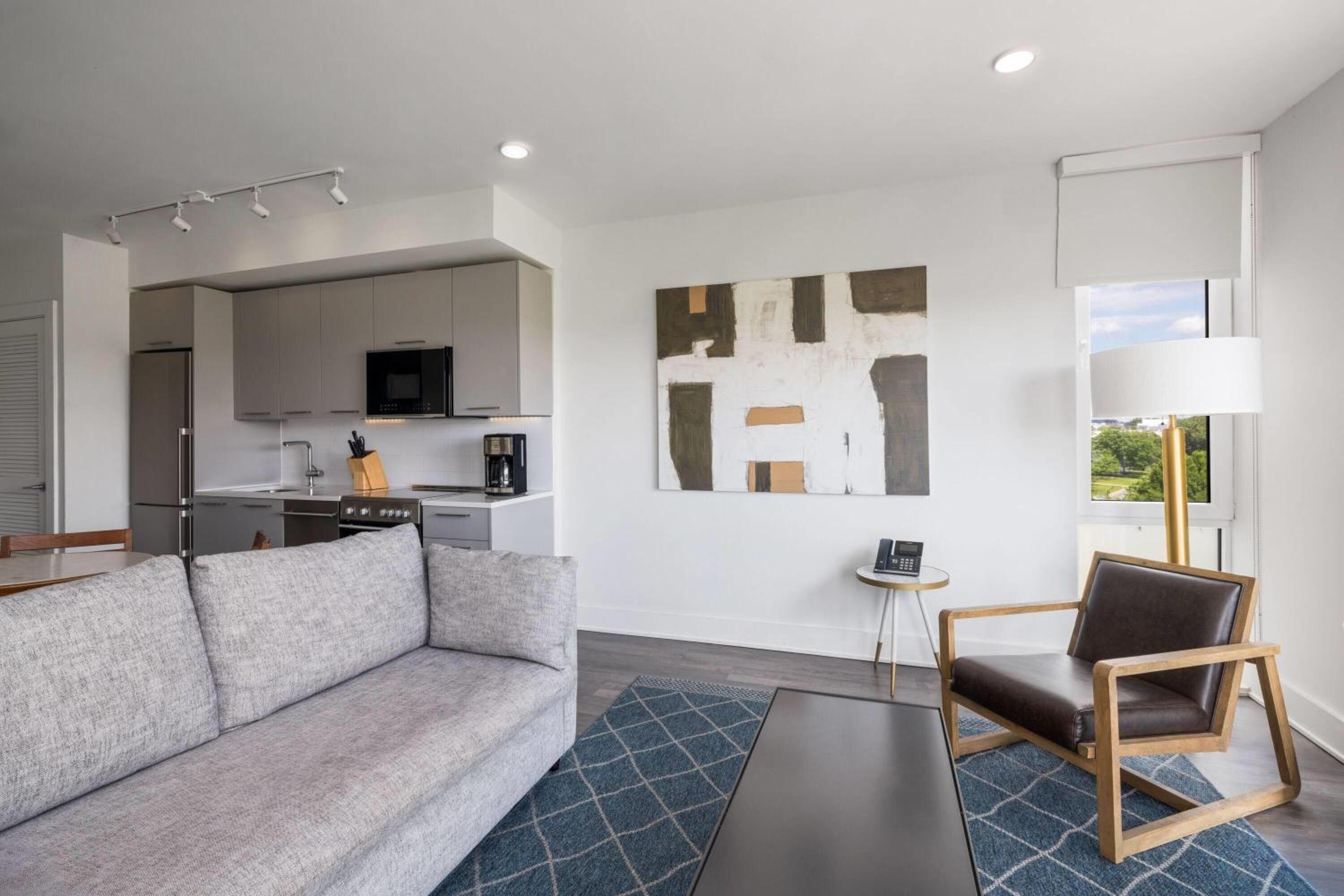 1 King Bed, 1-Bedroom Deluxe Apartment, Non-Smoking - Photo 2