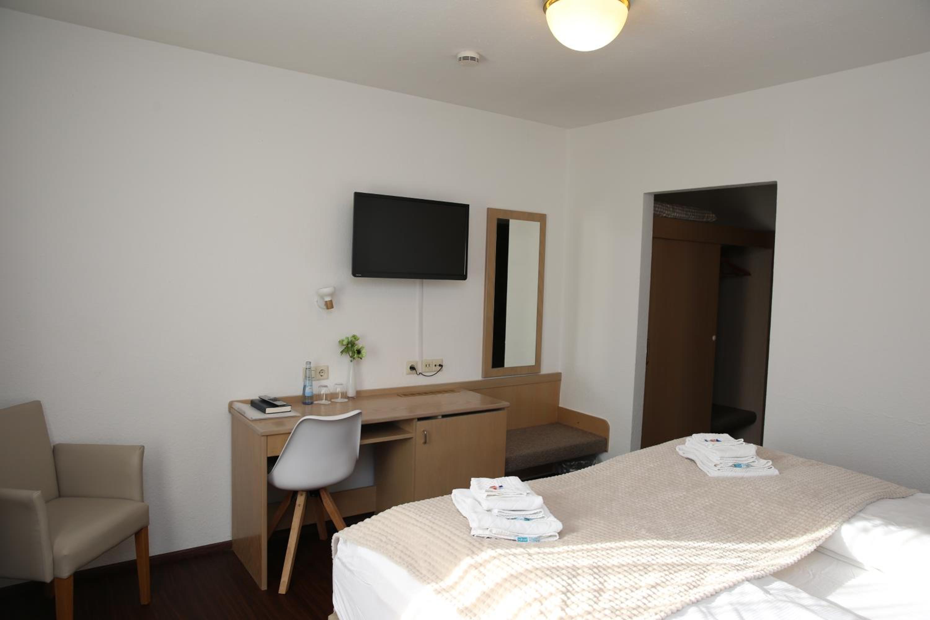 Double Room - Photo 11
