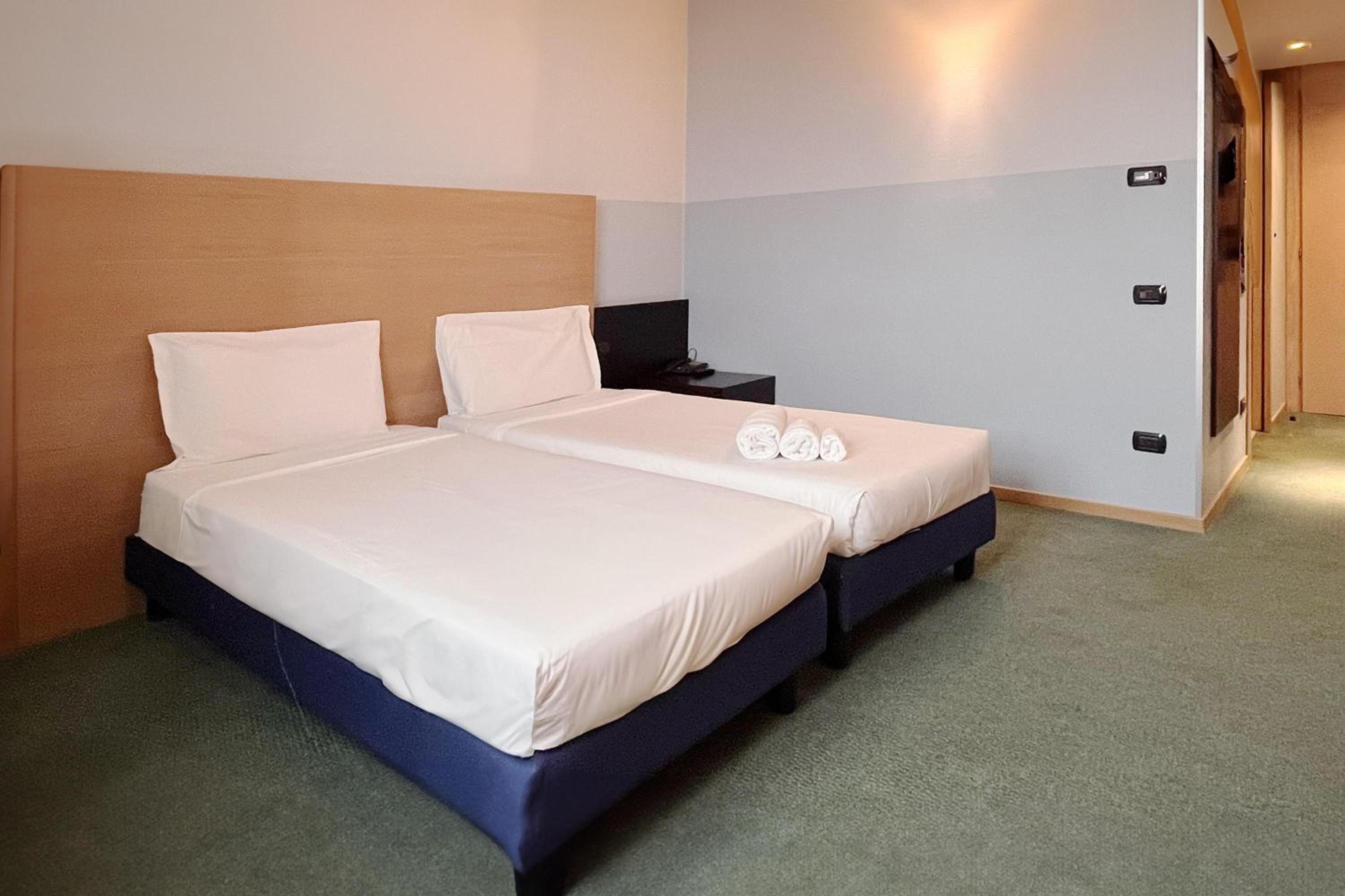 Twin Room - Photo 1