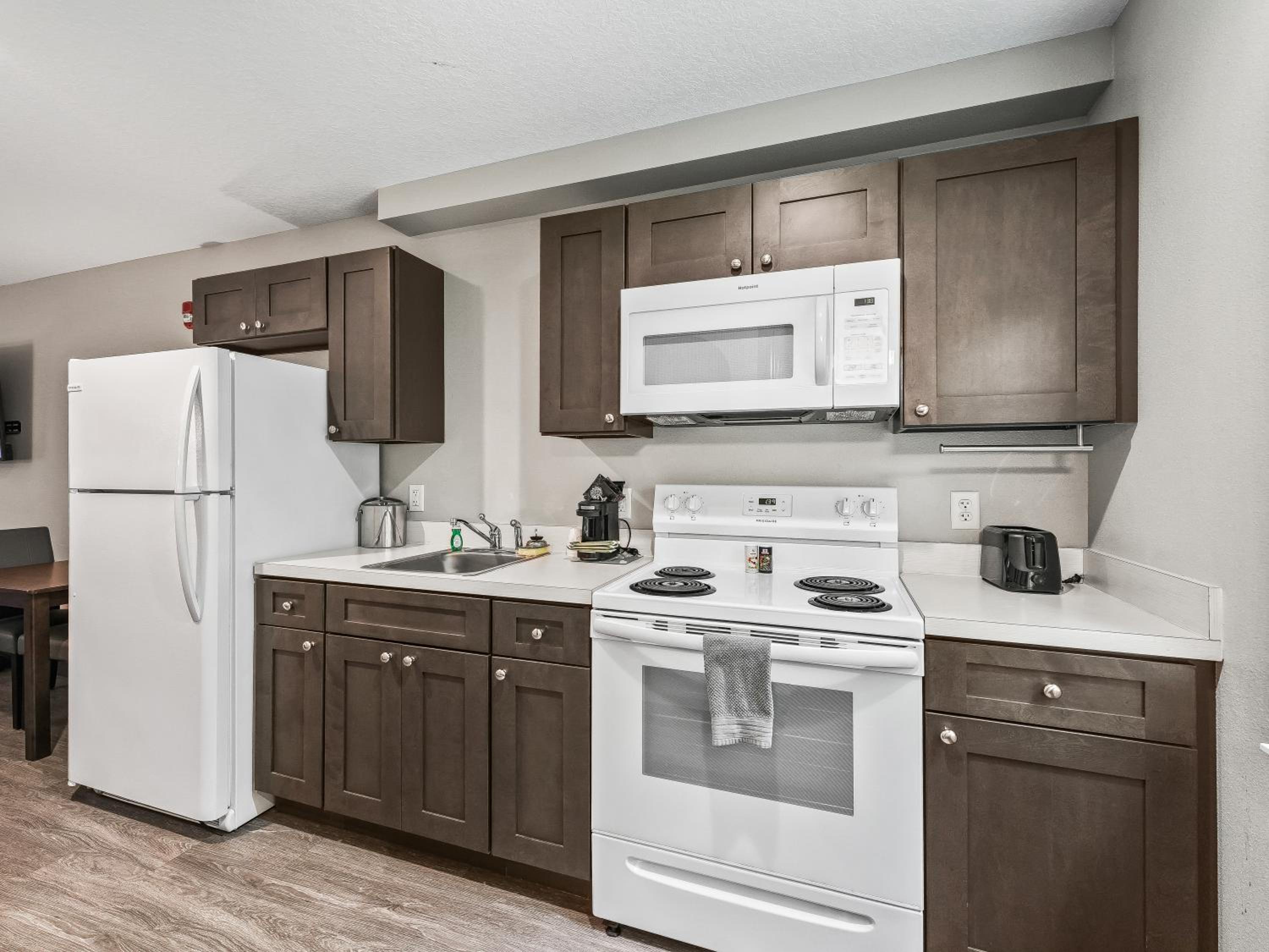Suite with Two Queen Beds and Roll-in Shower - Mobility Accessible/Non-Smoking - Photo 9