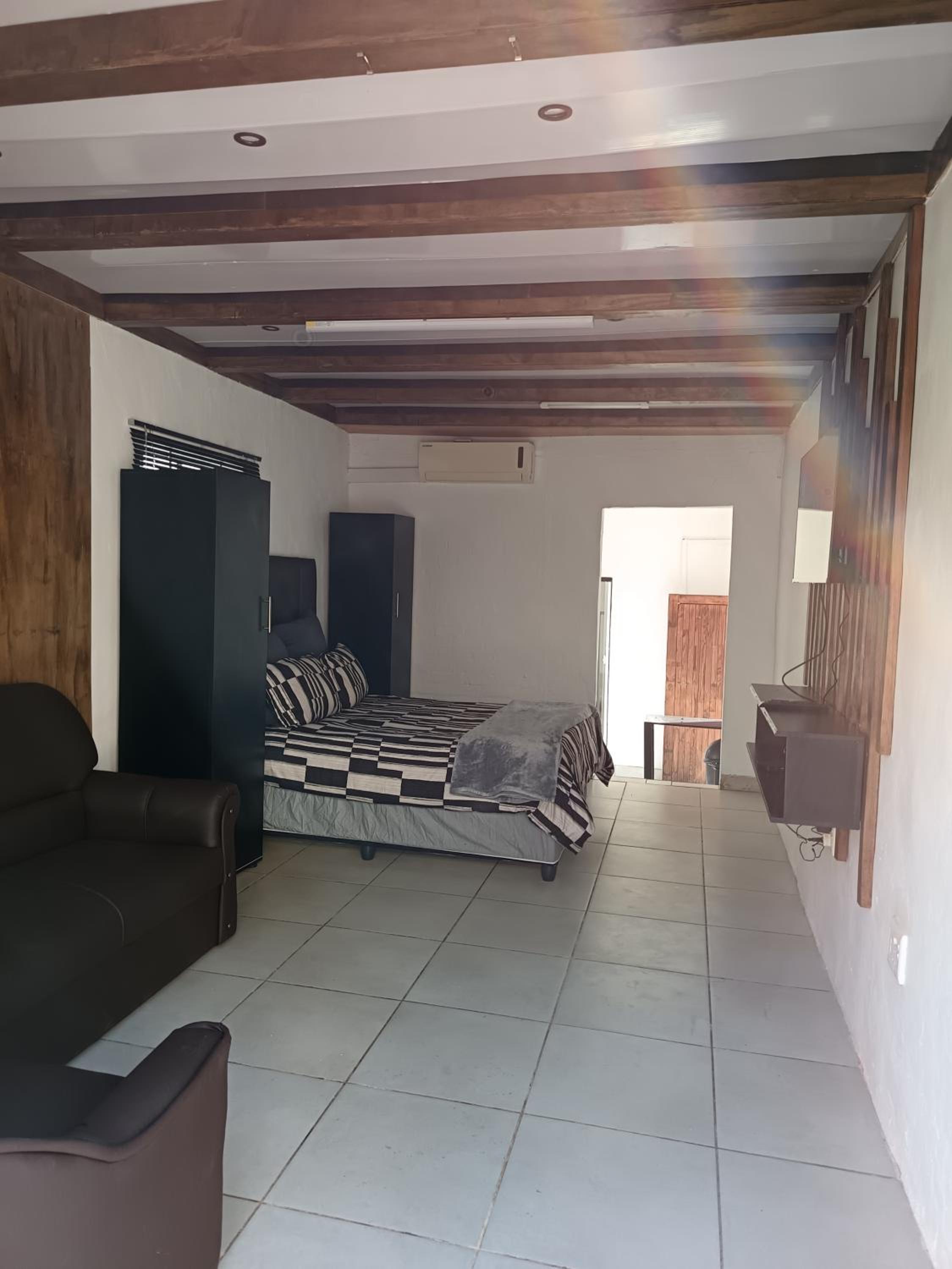 Studio Apartment with One Double Bed photo 2