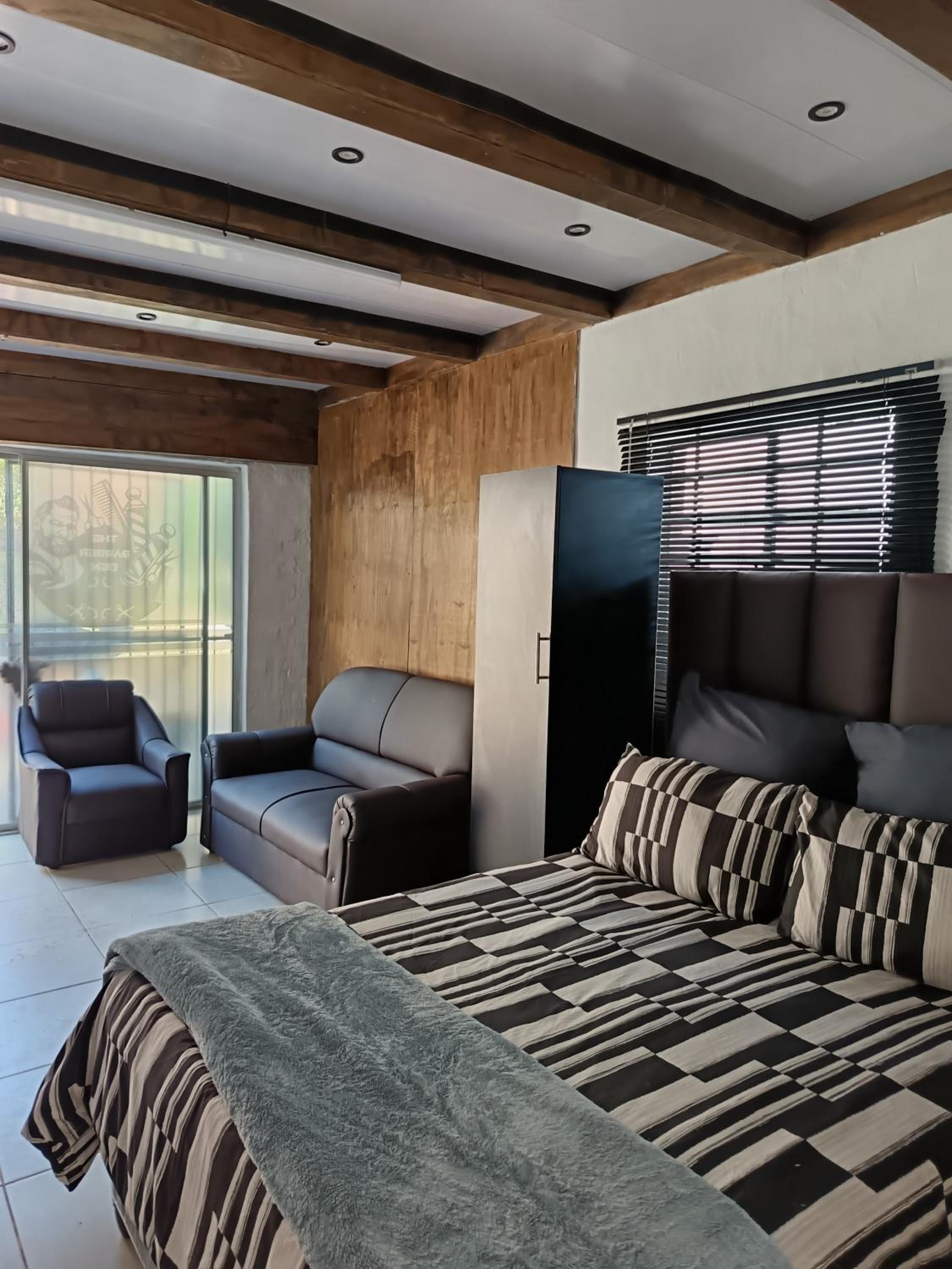Studio Apartment with One Double Bed photo 1