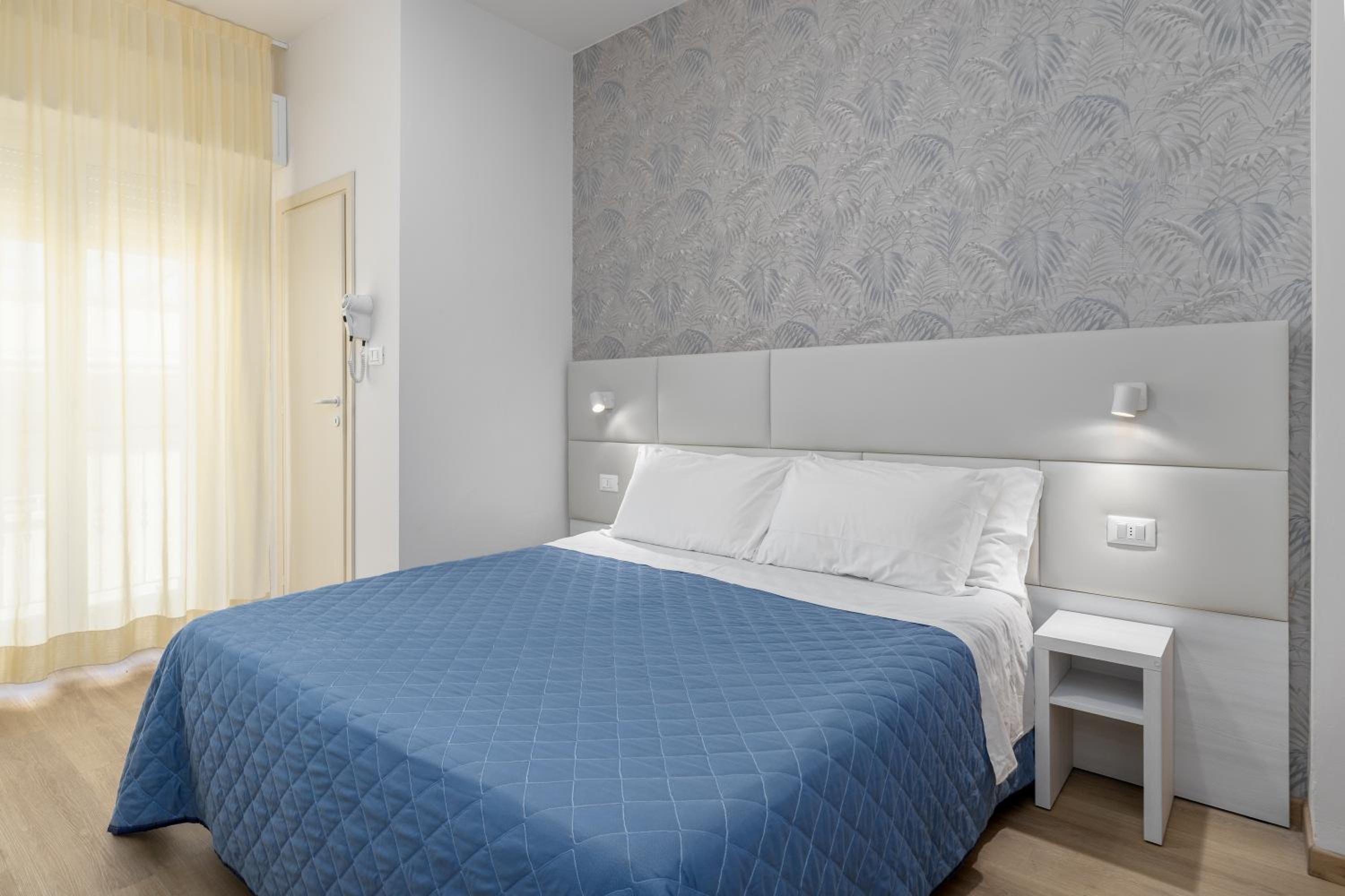 Deluxe Double or Twin Room photo 2