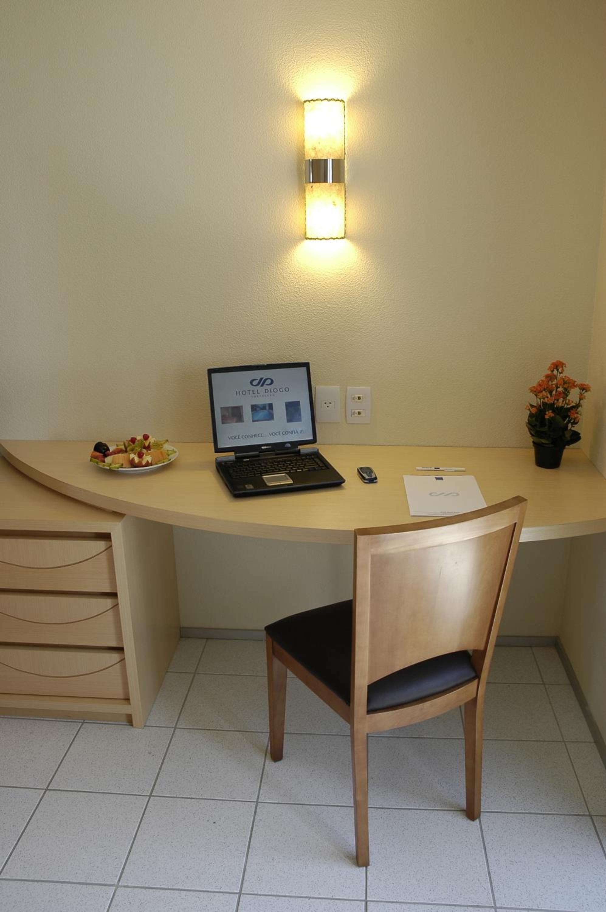 Standard Double Room with City View - Photo 4