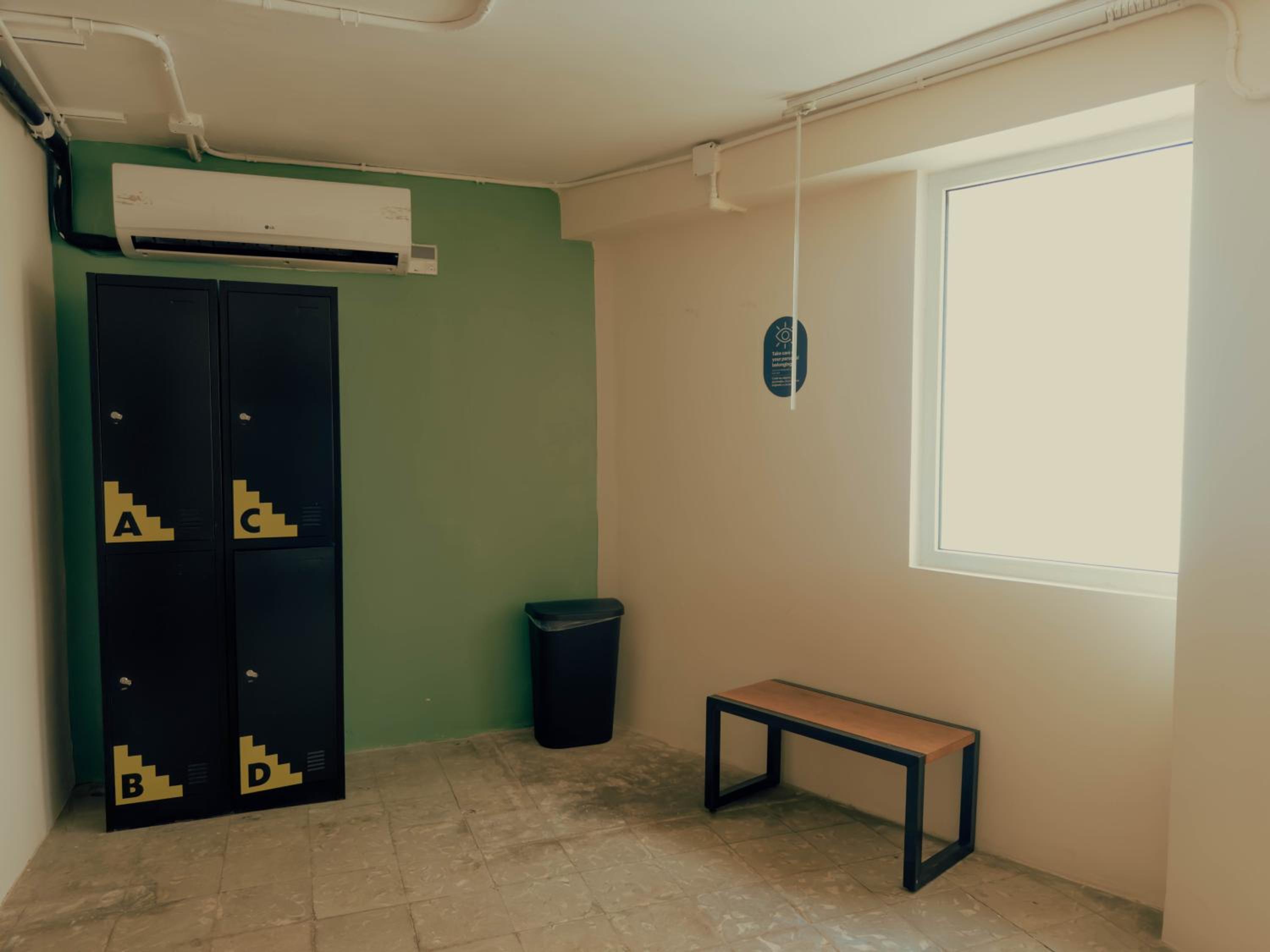 Bed in 6-Bed Female Dormitory Room photo 2