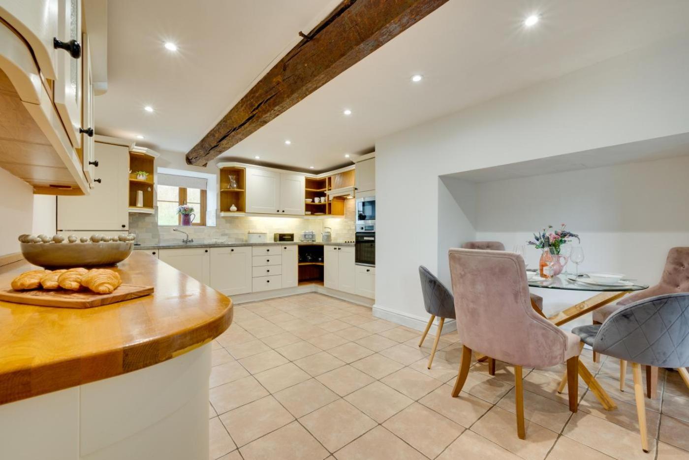 Three-Bedroom House photo 2