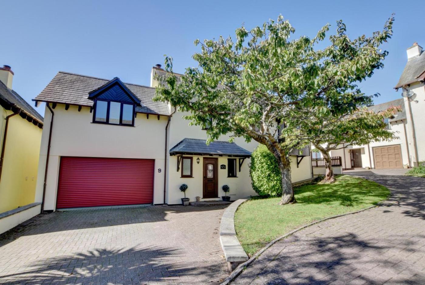 Four-Bedroom House photo 1