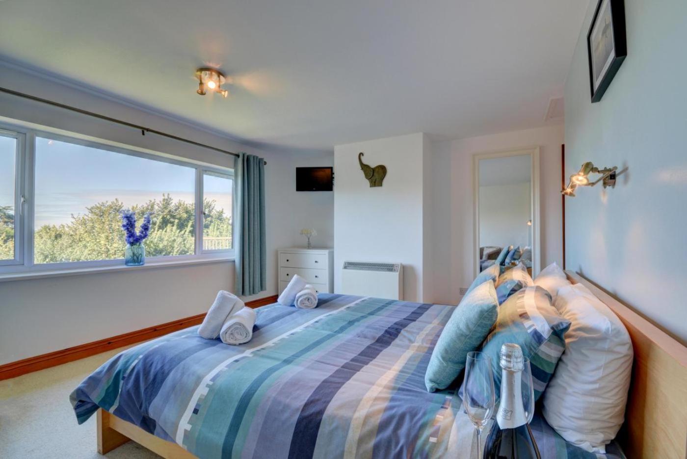 Four-Bedroom House photo 3