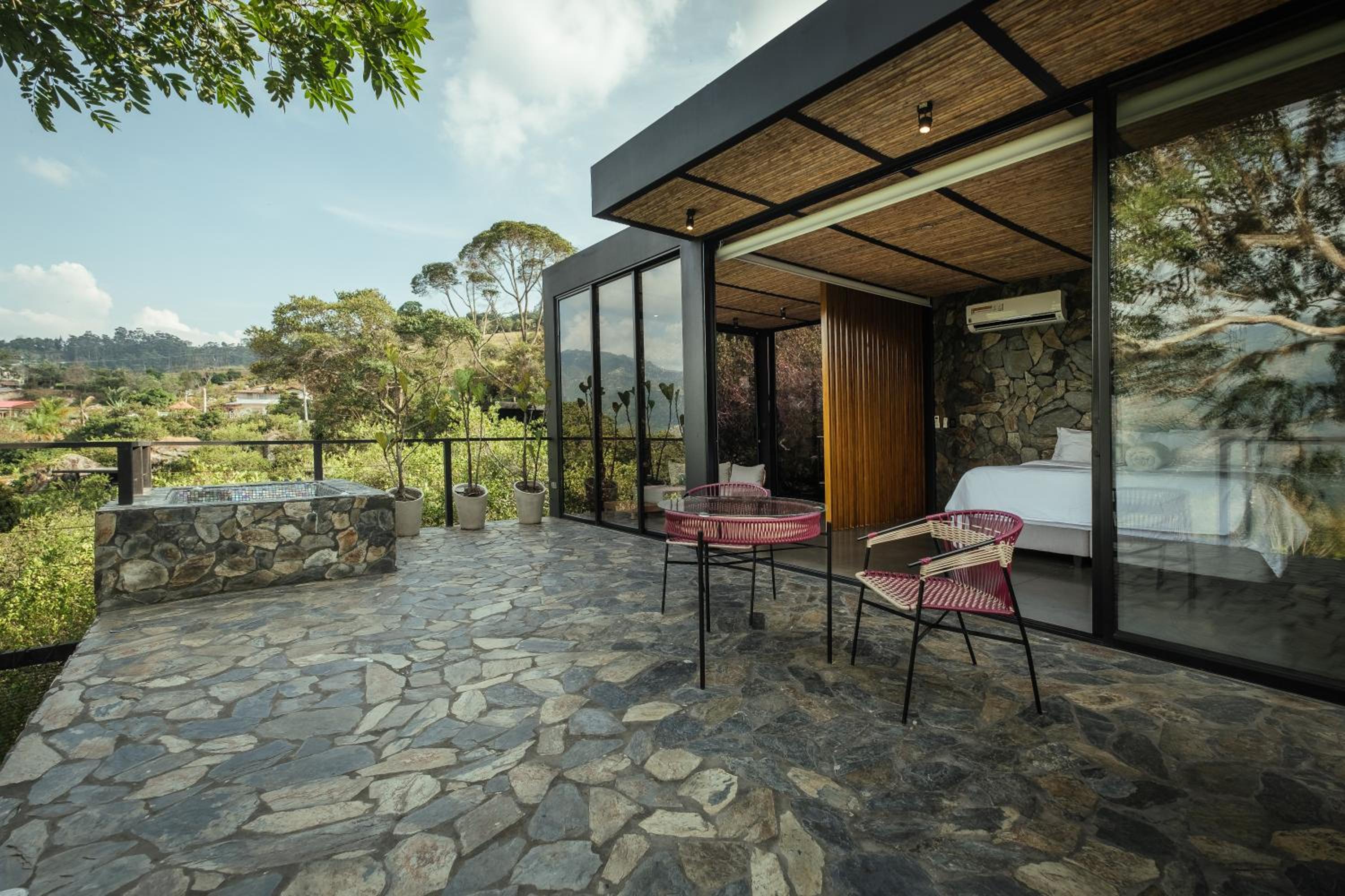 Deluxe Double or Twin Room with Mountain View