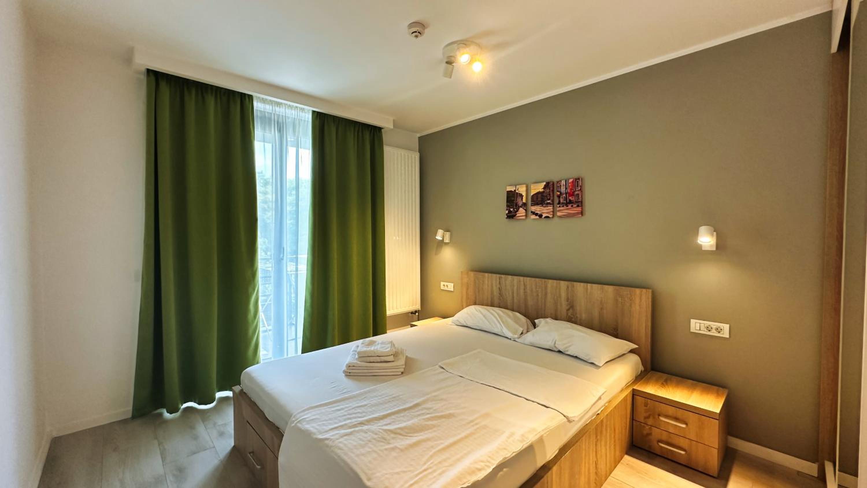 One-Bedroom Apartment with Balcony photo 2