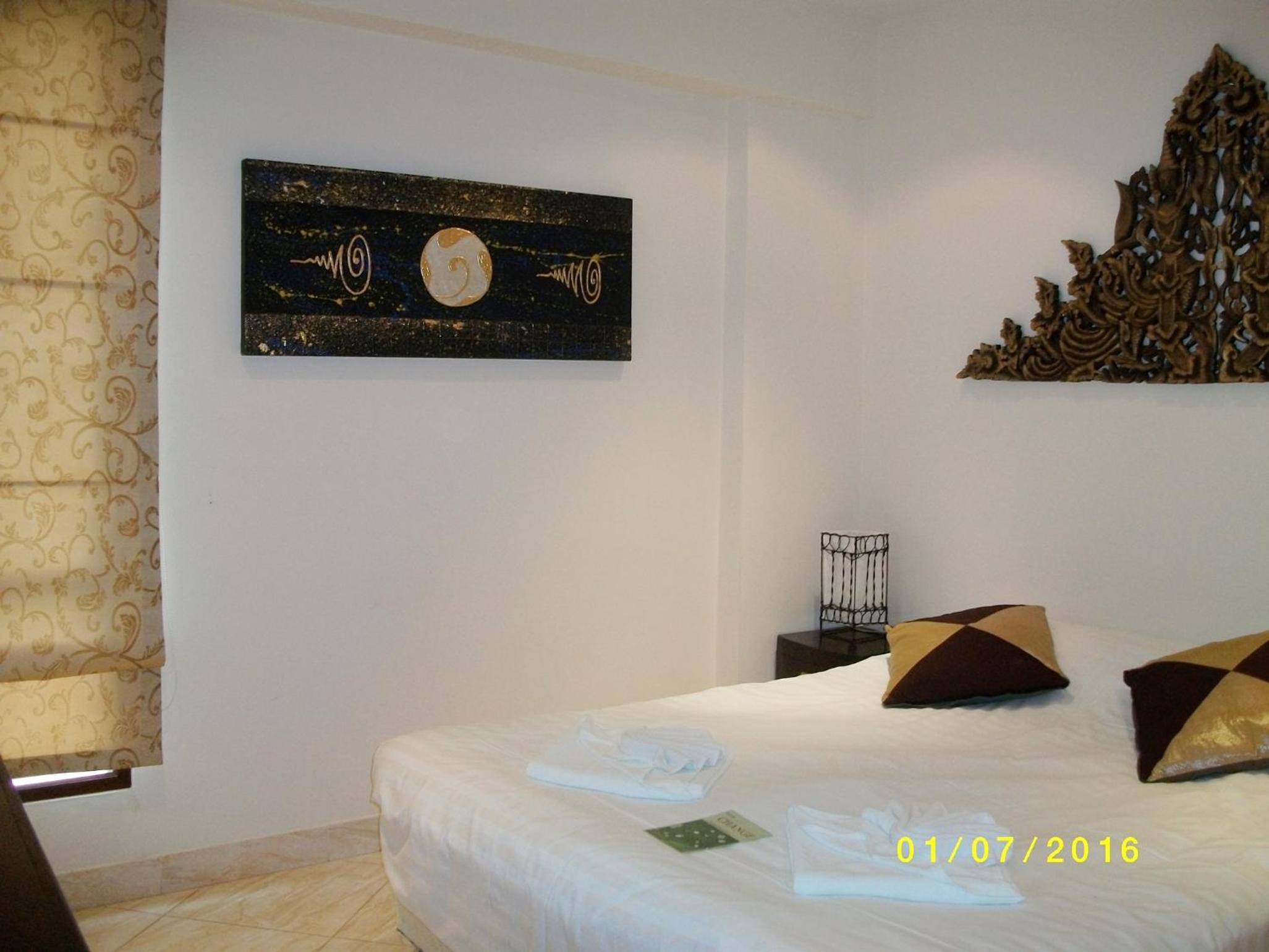 Deluxe One-Bedroom Apartment - Photo 20