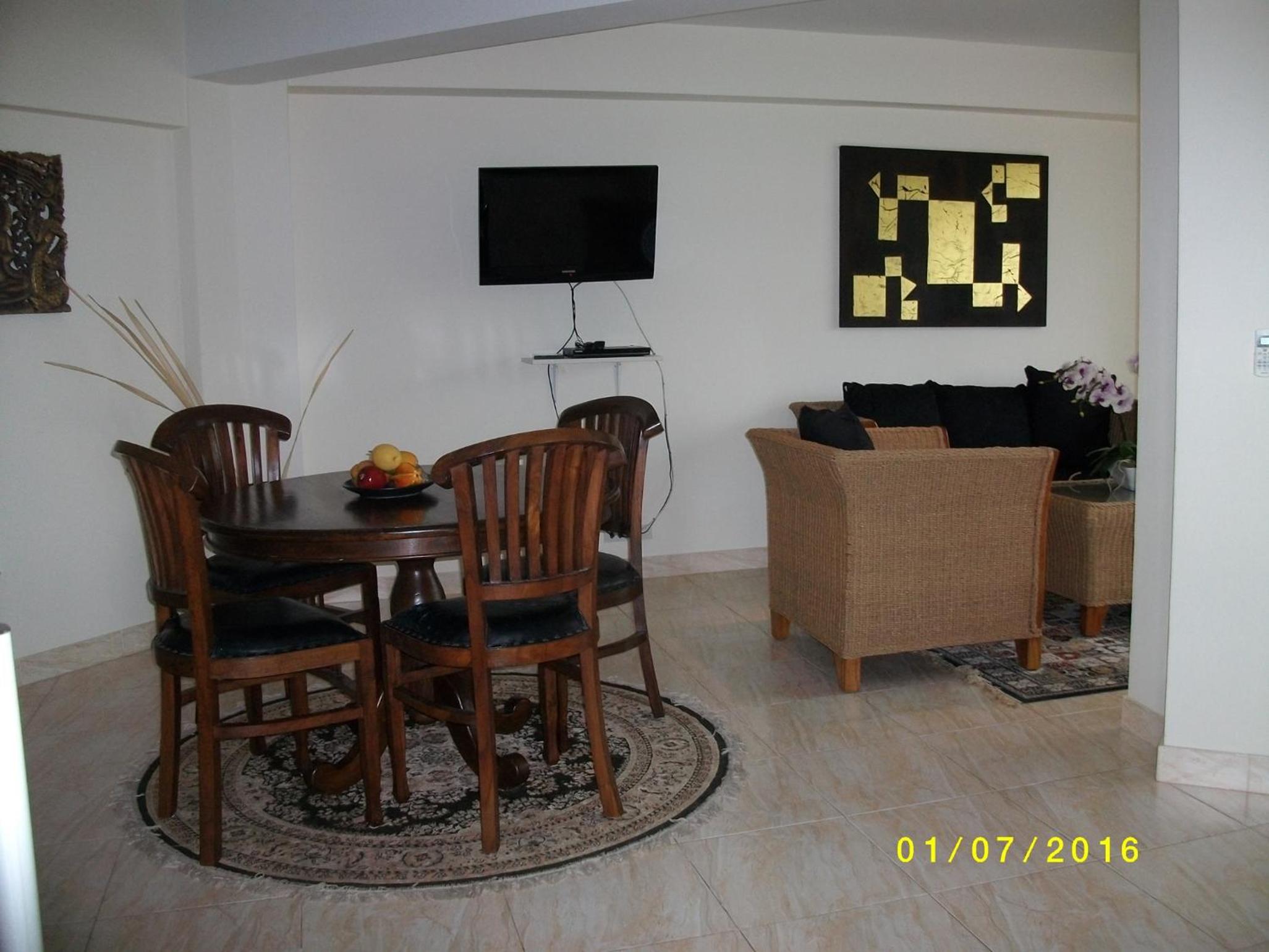 Deluxe One-Bedroom Apartment - Photo 5