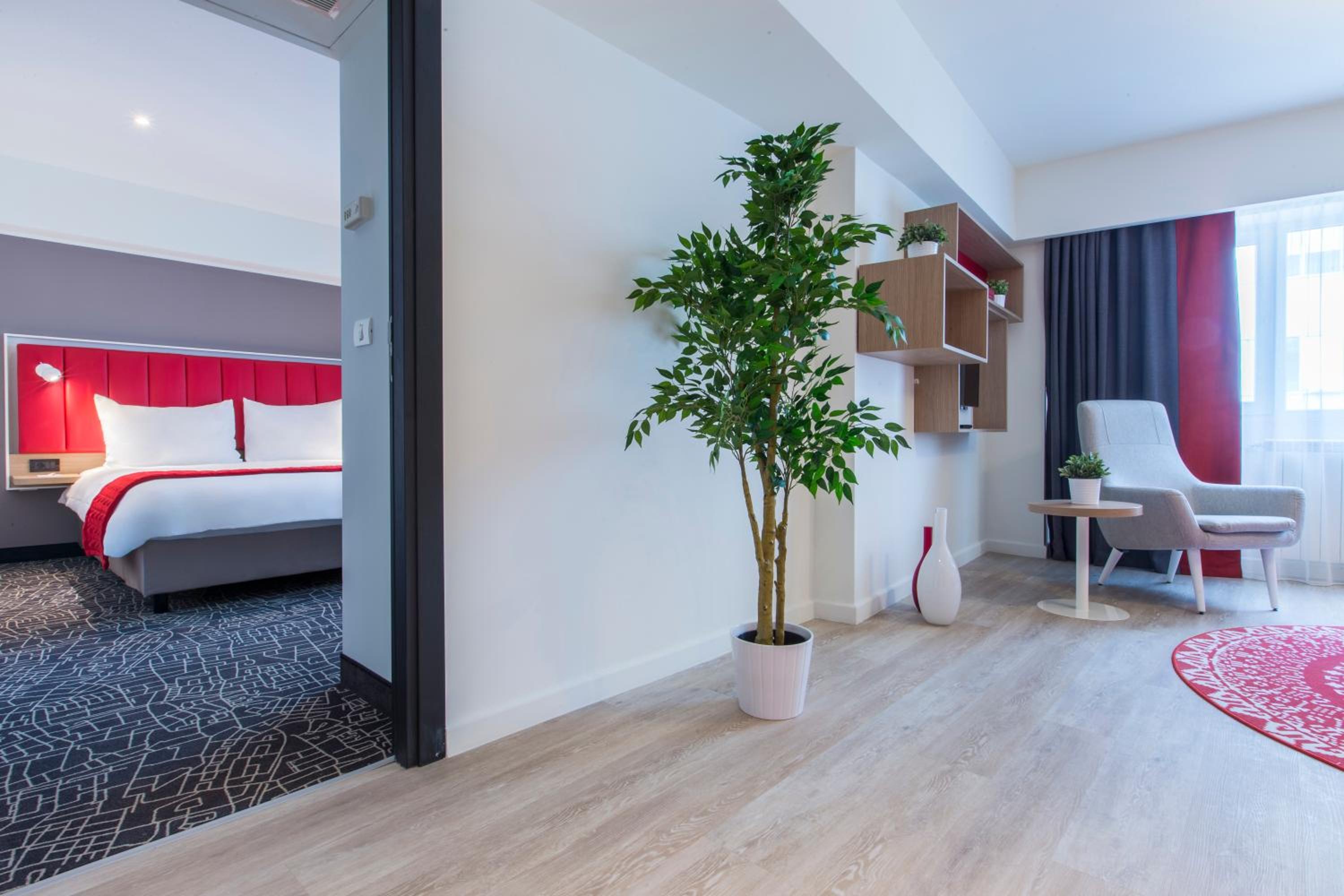 One-Bedroom Apartment - Photo 4