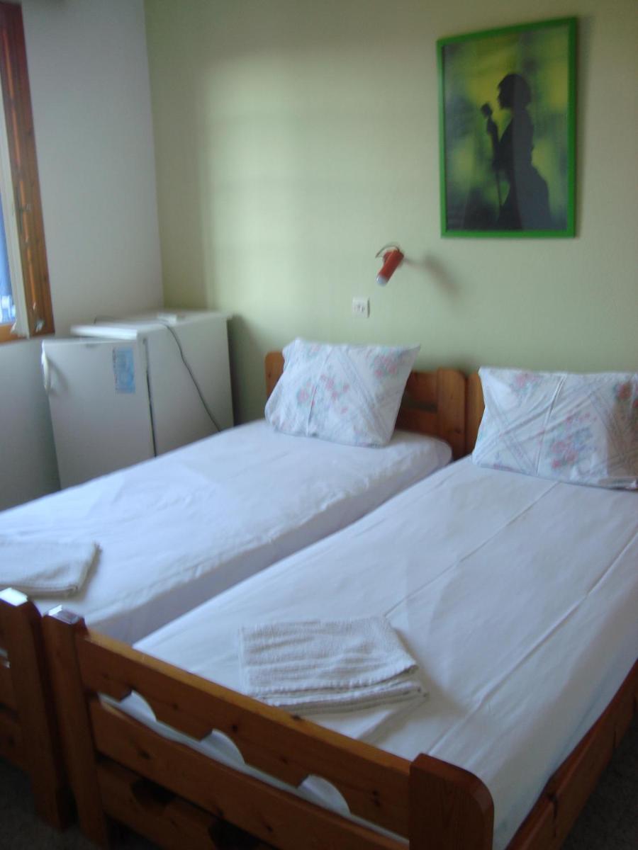 Standard Twin Room - Photo 14