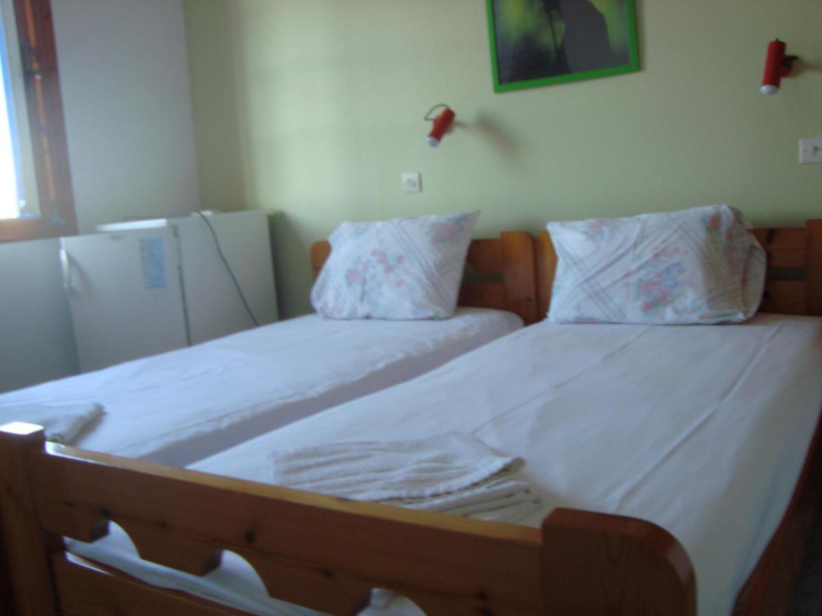 Standard Twin Room - Photo 16