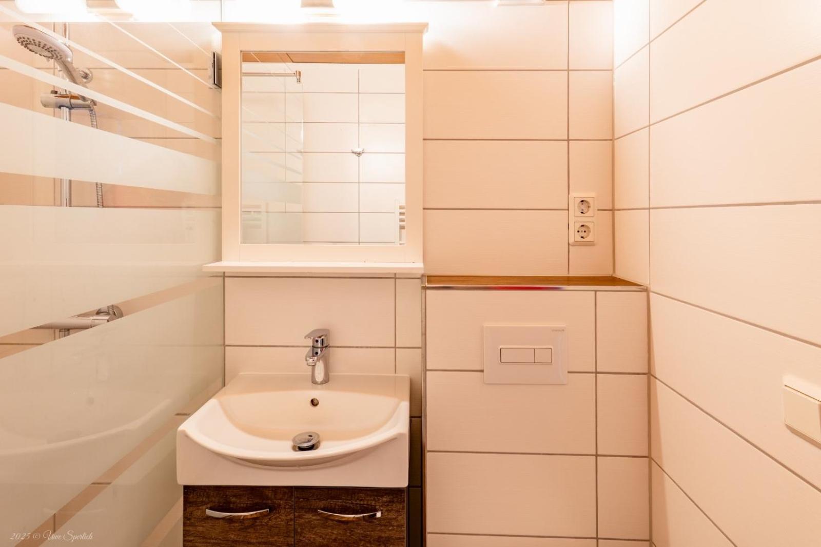 Three-Bedroom Apartment - High Floor photo 3