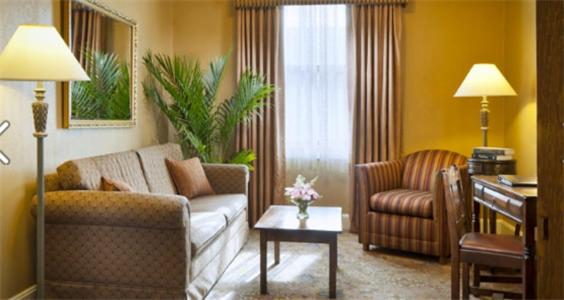 King Suite - Photo 3