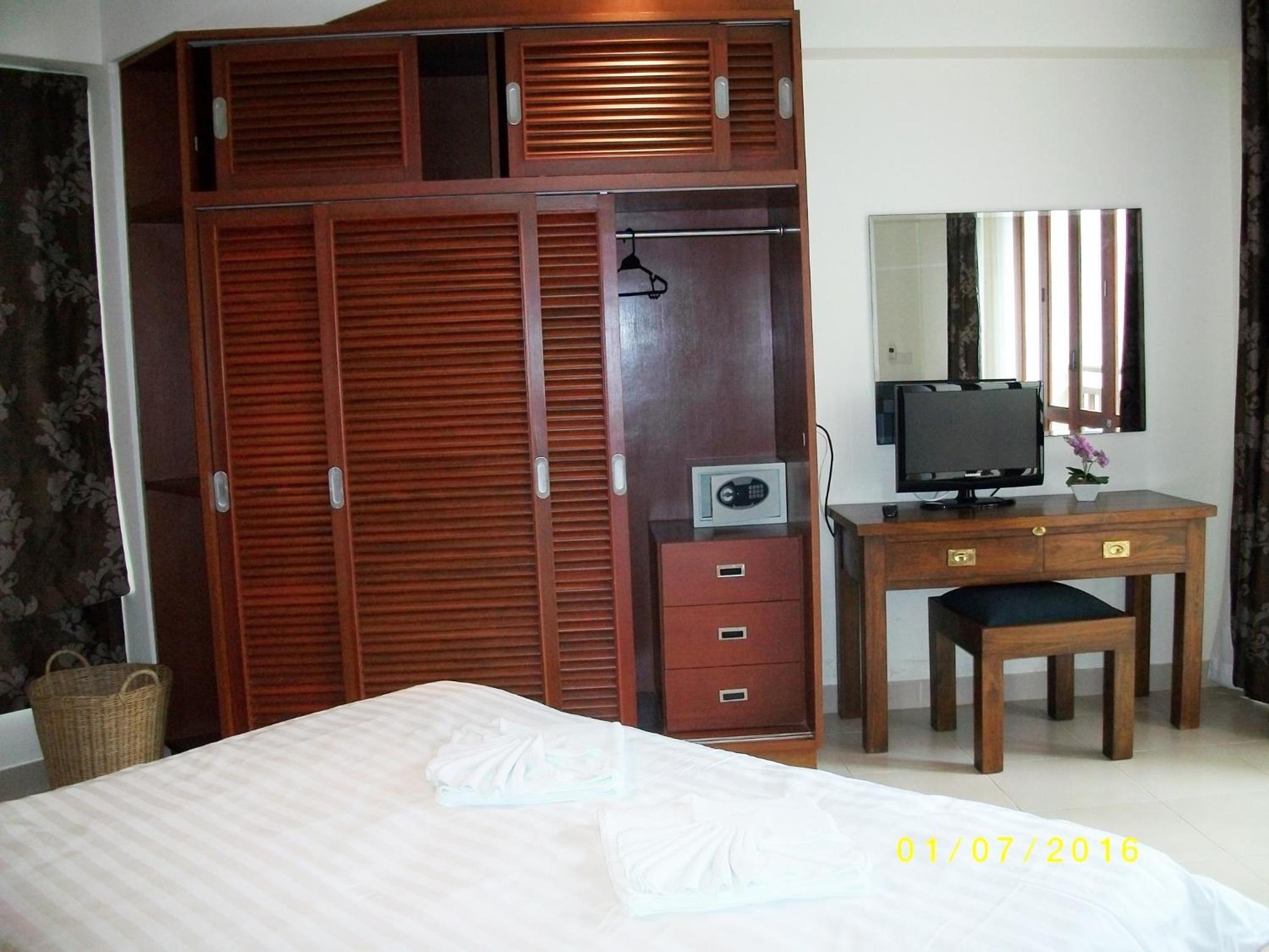 Family Suite - Two Bedrooms - Photo 12