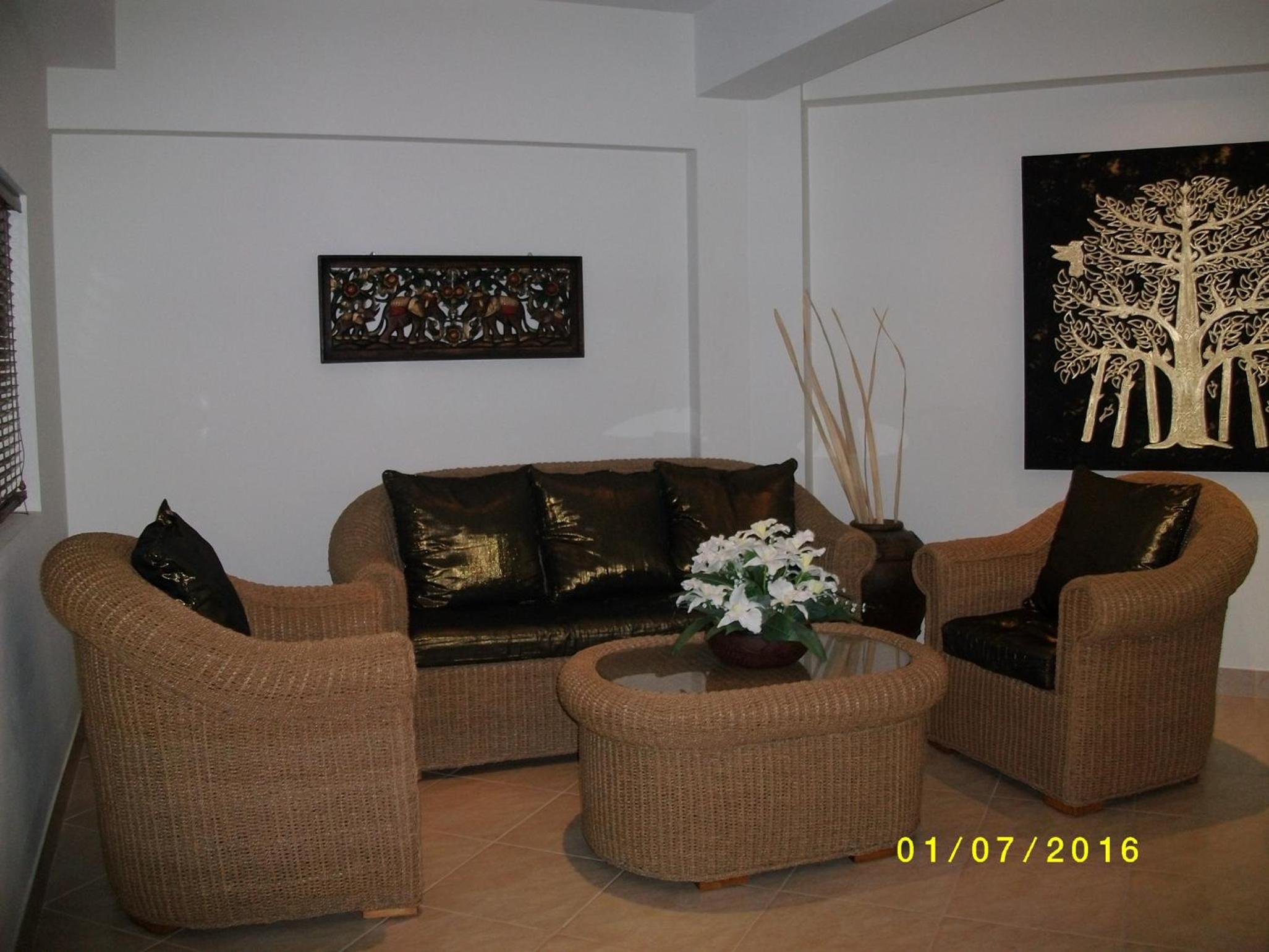 Deluxe One-Bedroom Apartment - Photo 9