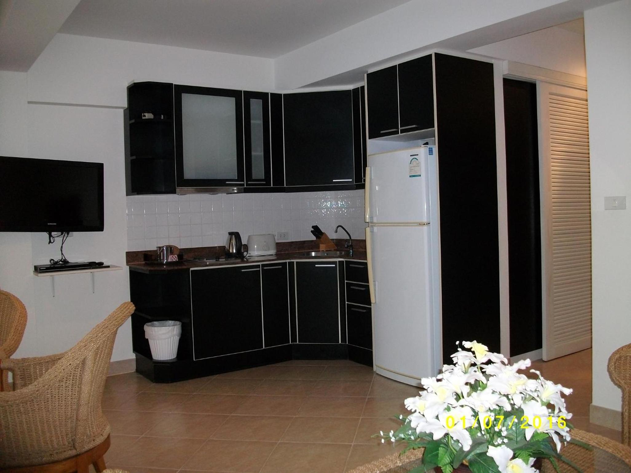 Superior One-Bedroom Apartment - Photo 14