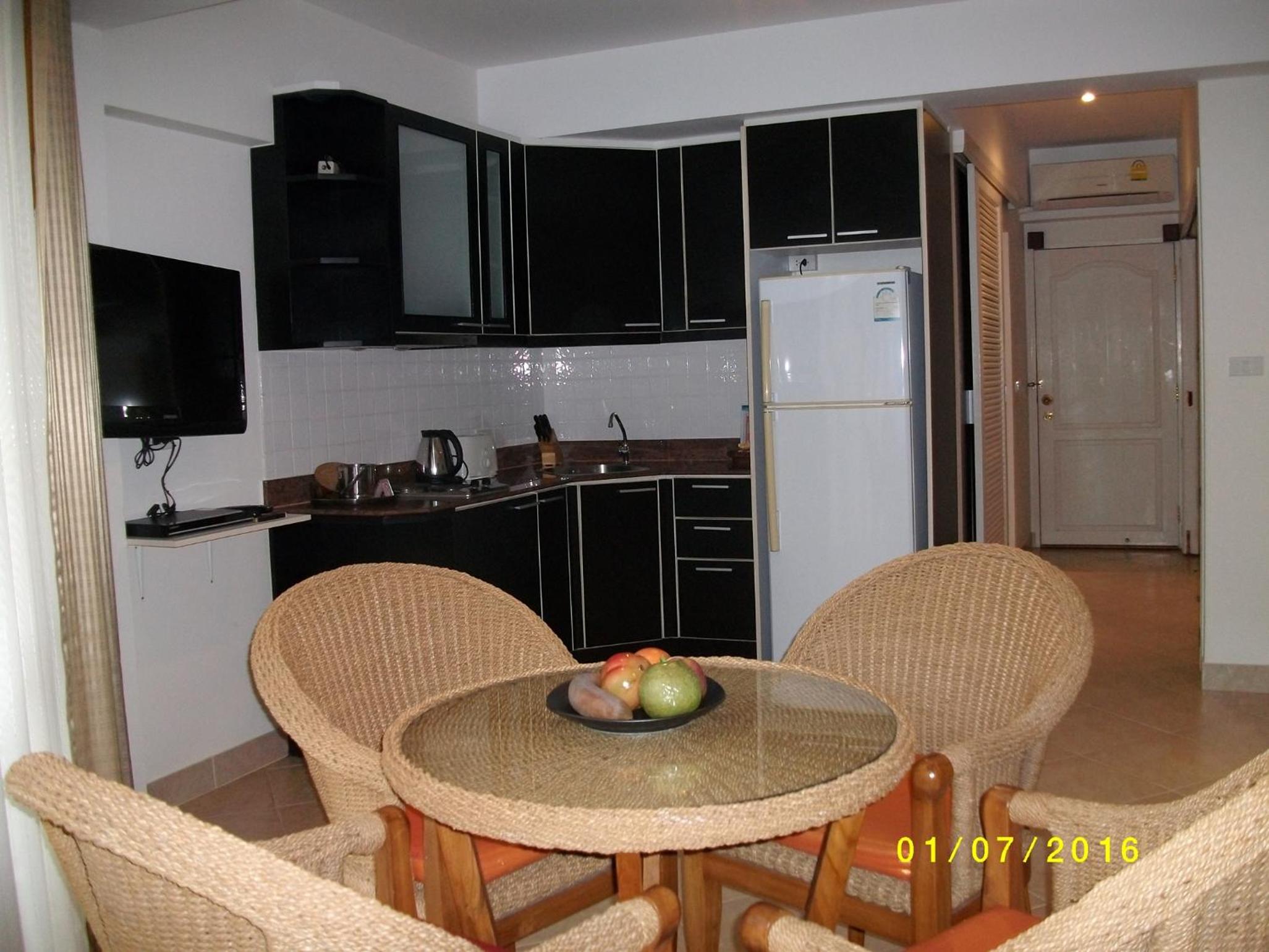 Superior One-Bedroom Apartment - Photo 11