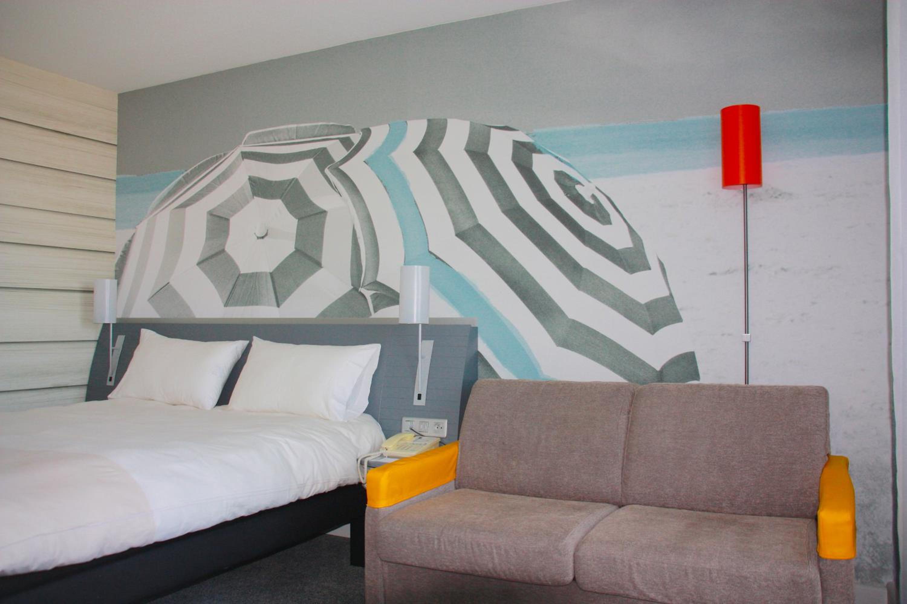 Standard Double Room with Sofa - Photo 8