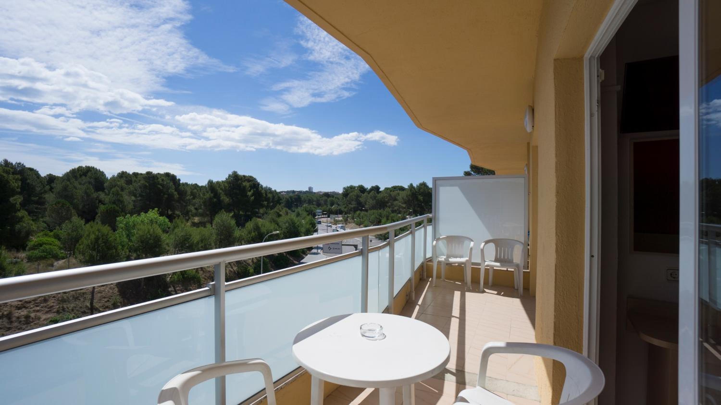 Family Room with Terrace (2 Adults + 2 Children) - Photo 3