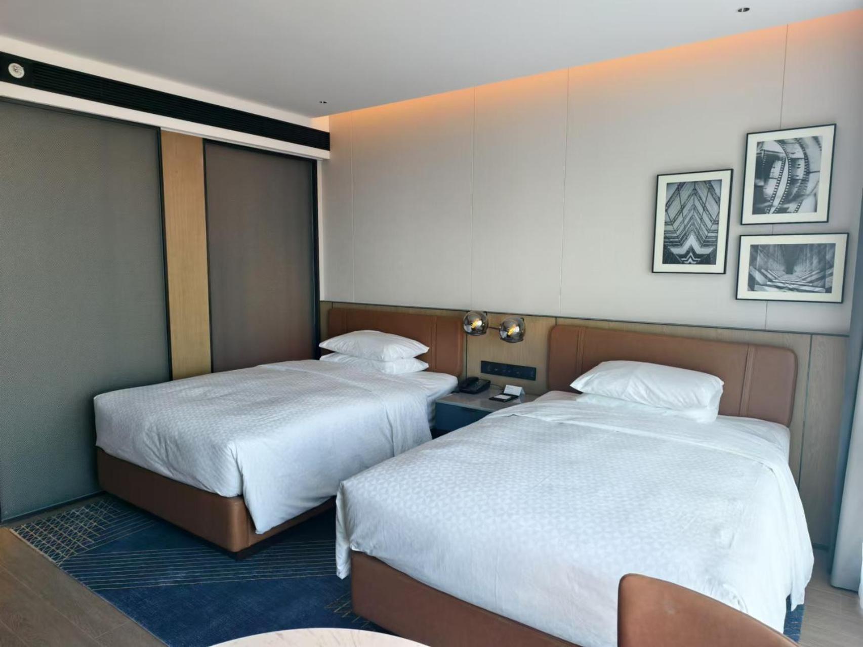 Standard Double Room with Two Double Beds photo 2