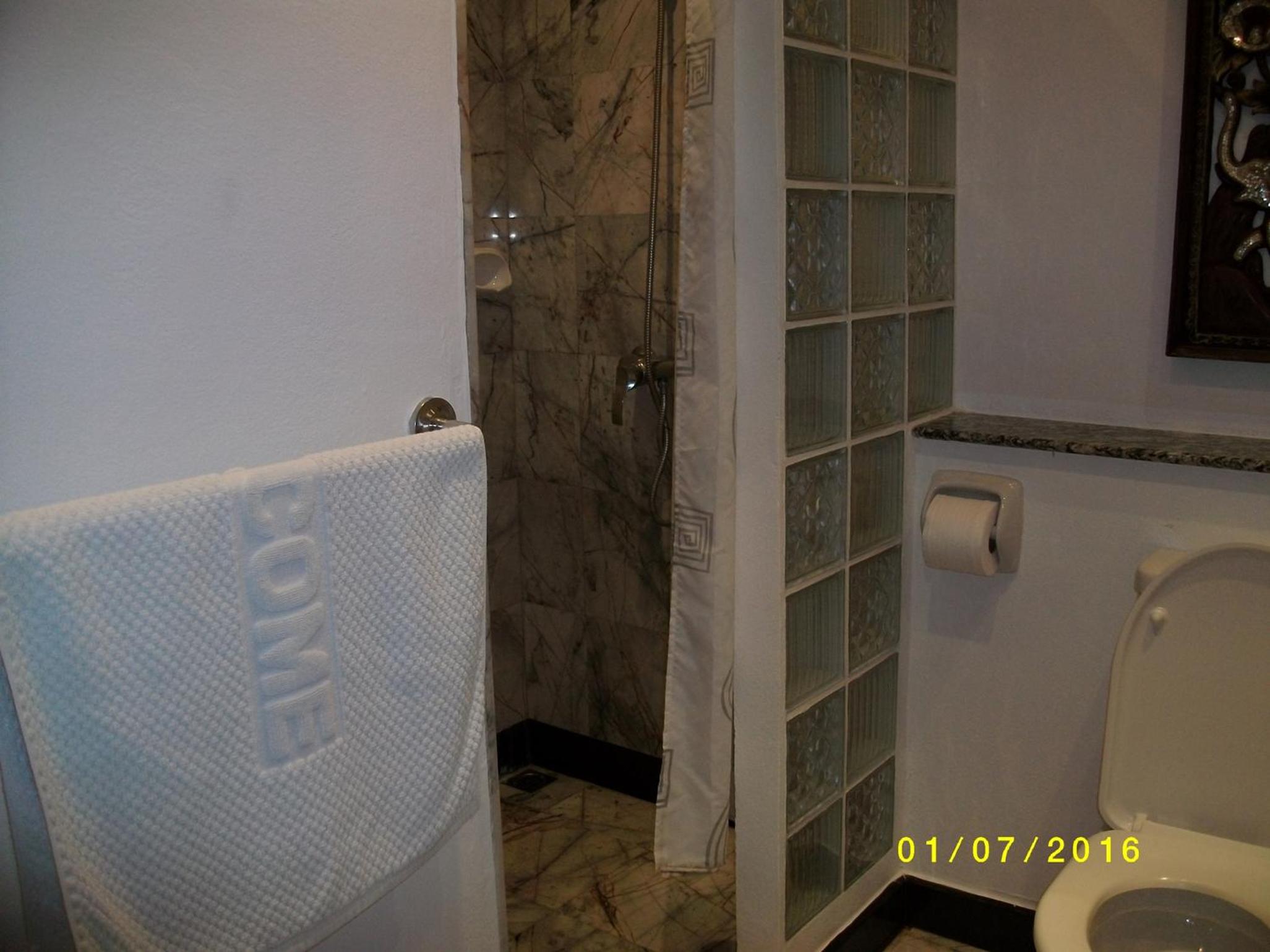 Superior One-Bedroom Apartment - Photo 8
