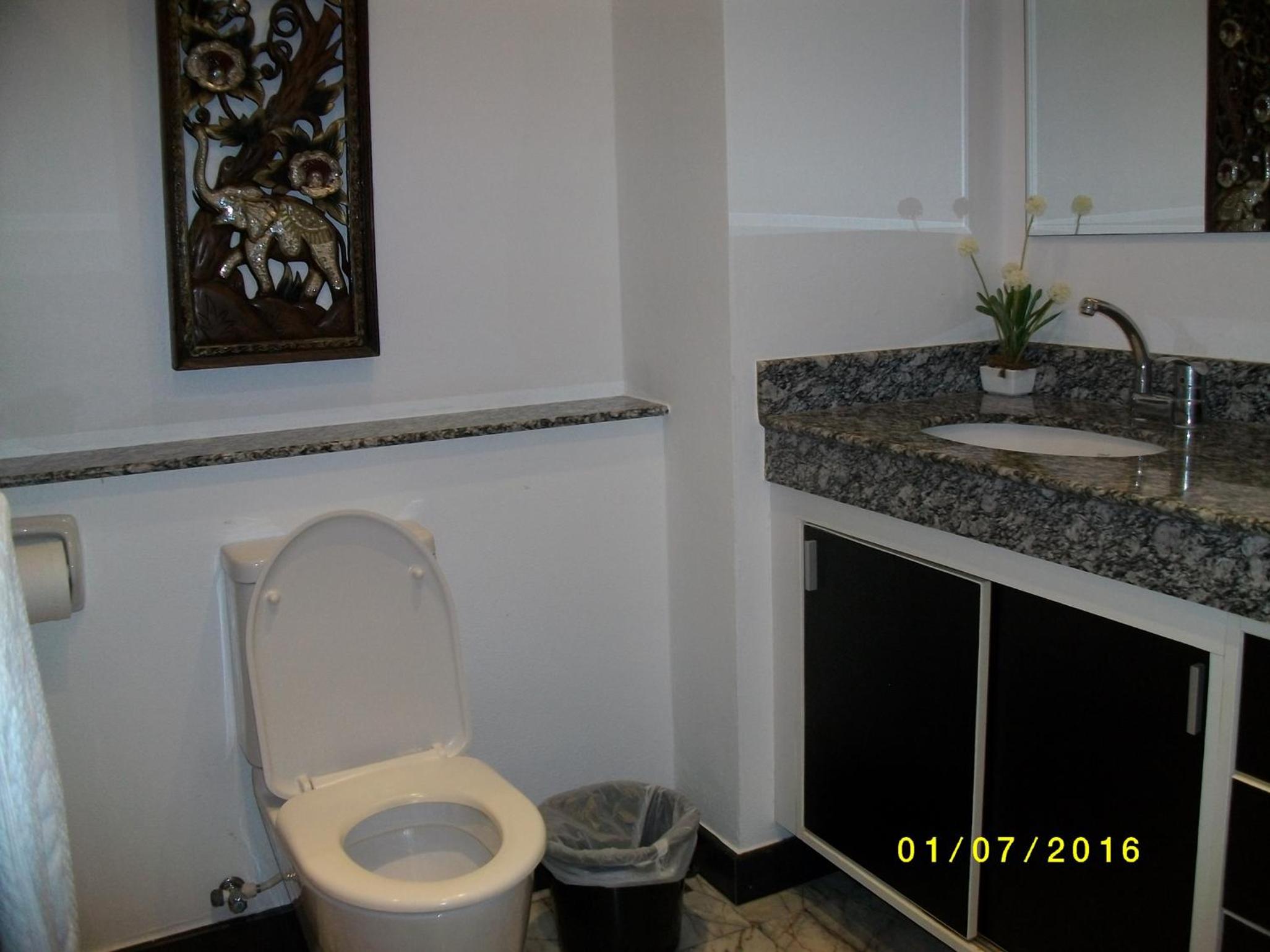 Superior One-Bedroom Apartment - Photo 7