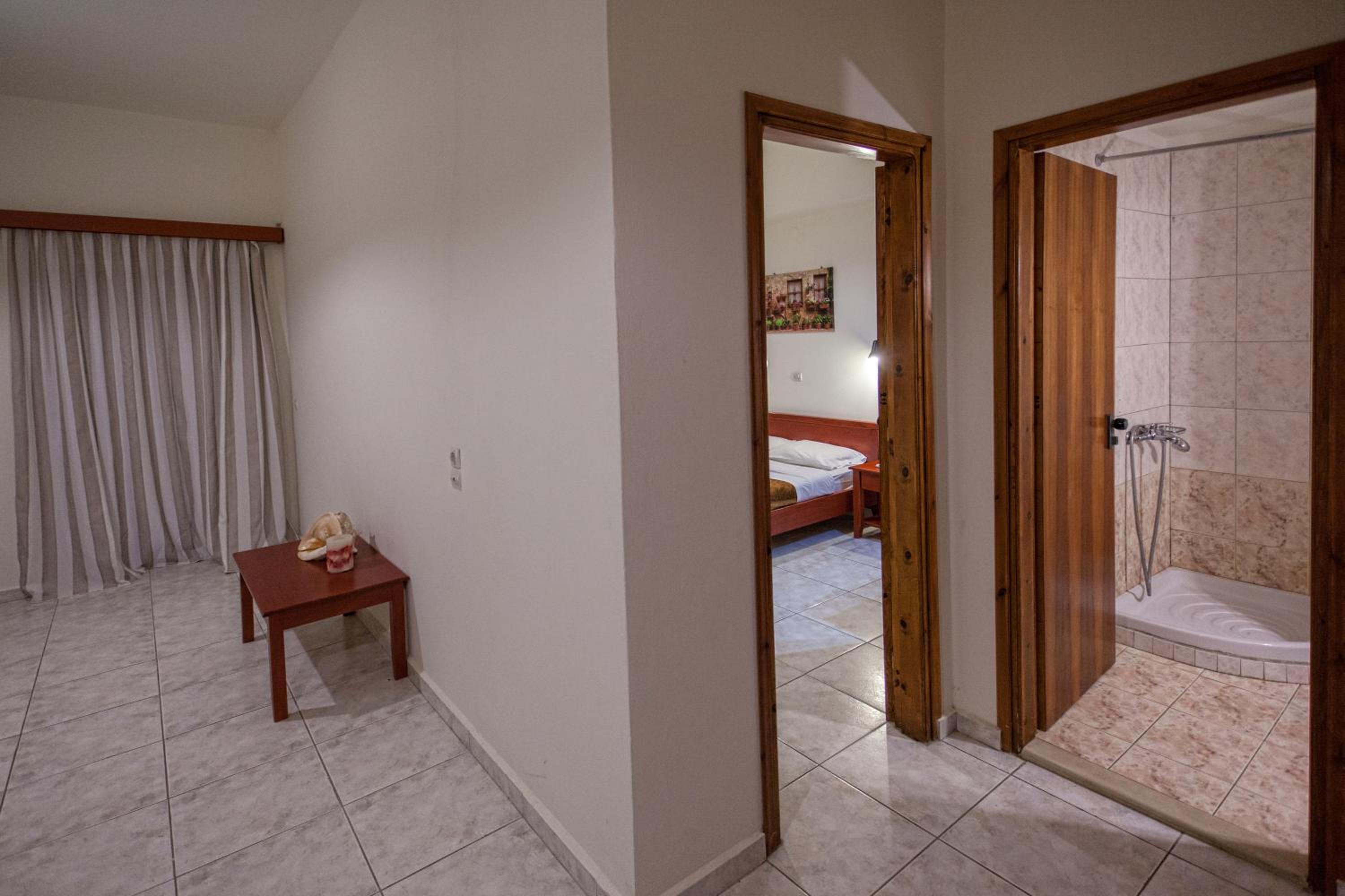 One-Bedroom Apartment (4 Adults) photo 3