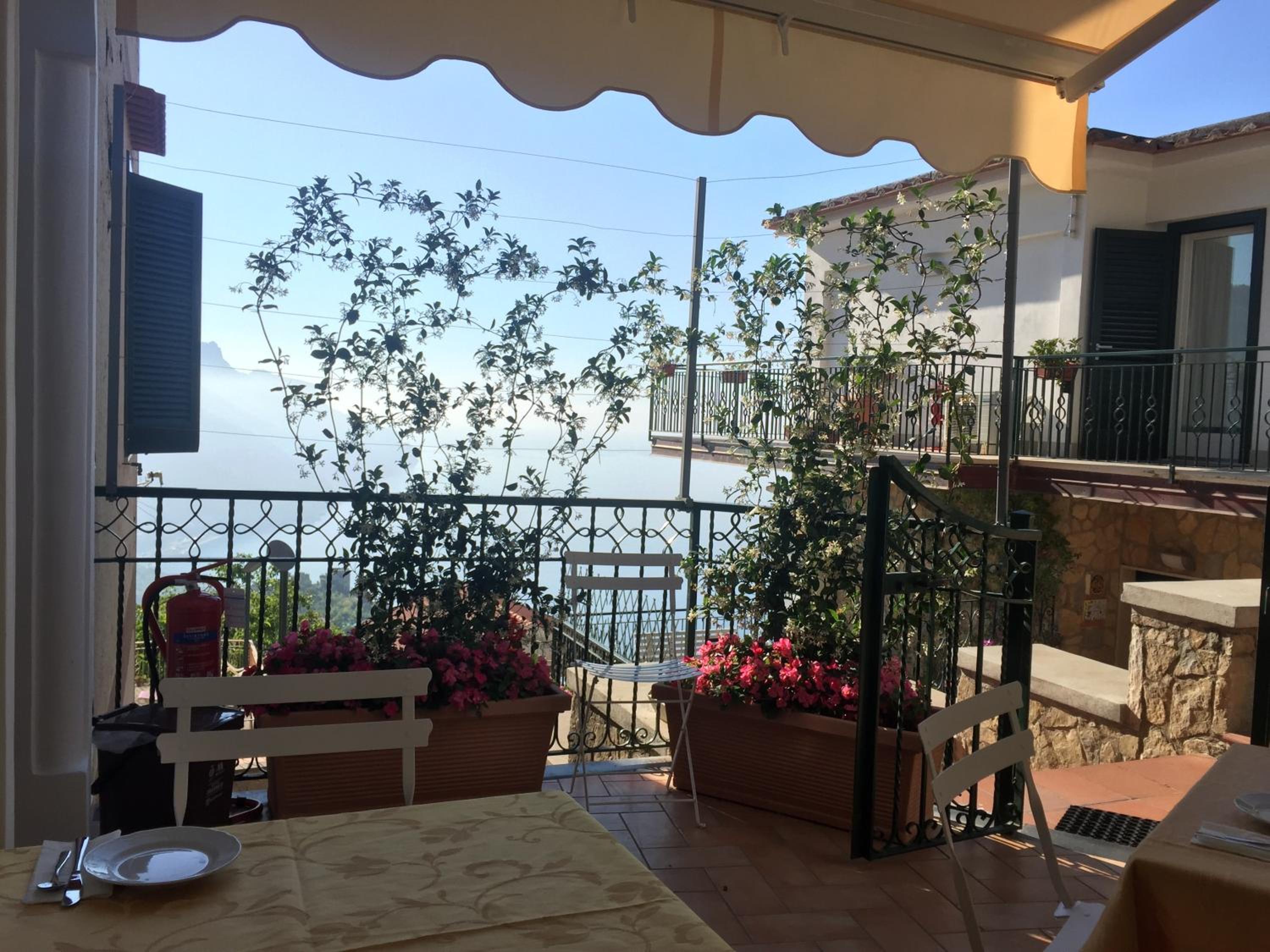 One-Bedroom Apartment with Sea View - Photo 14
