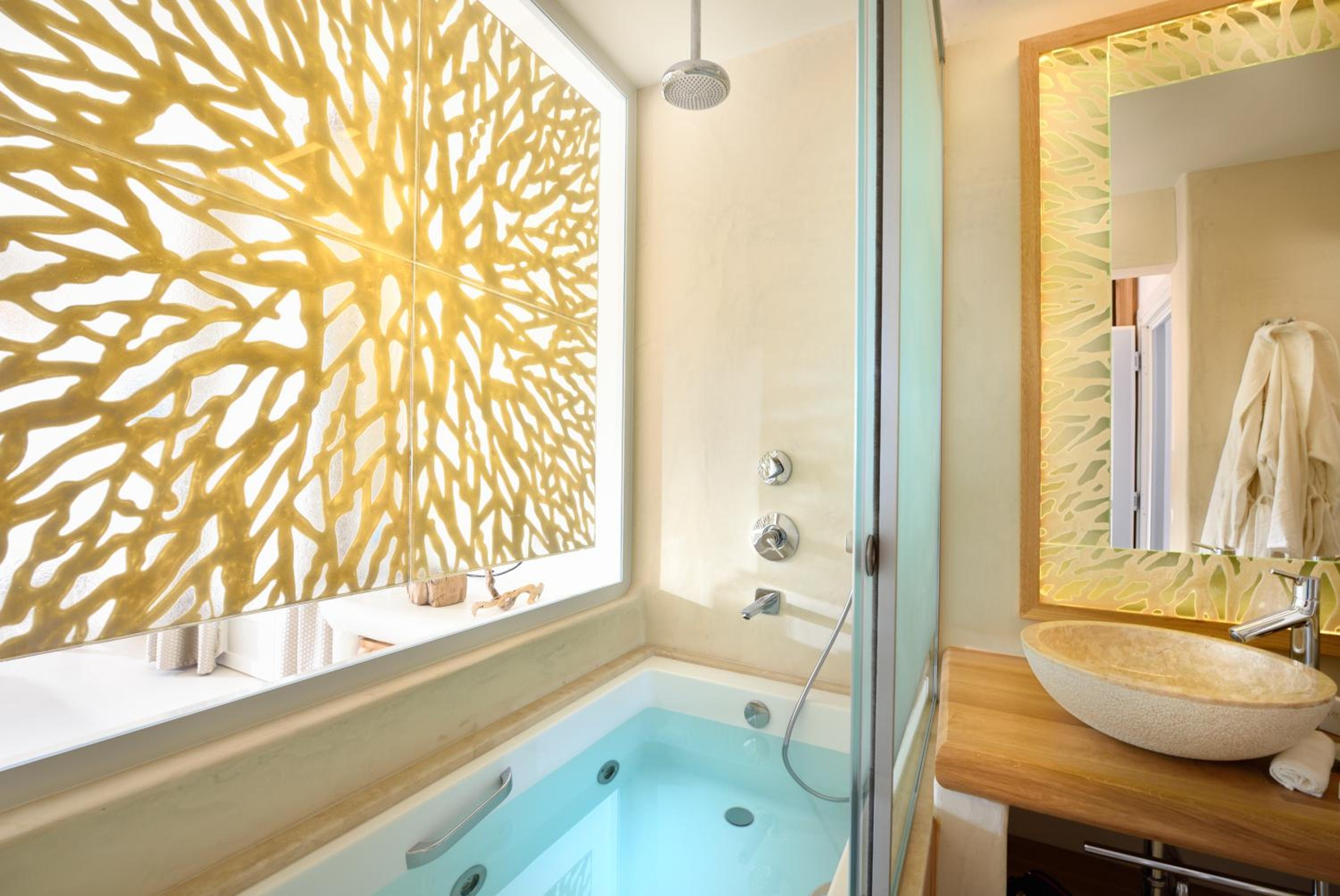 Exclusive Suite with Private Pool and Side Sea View photo 2