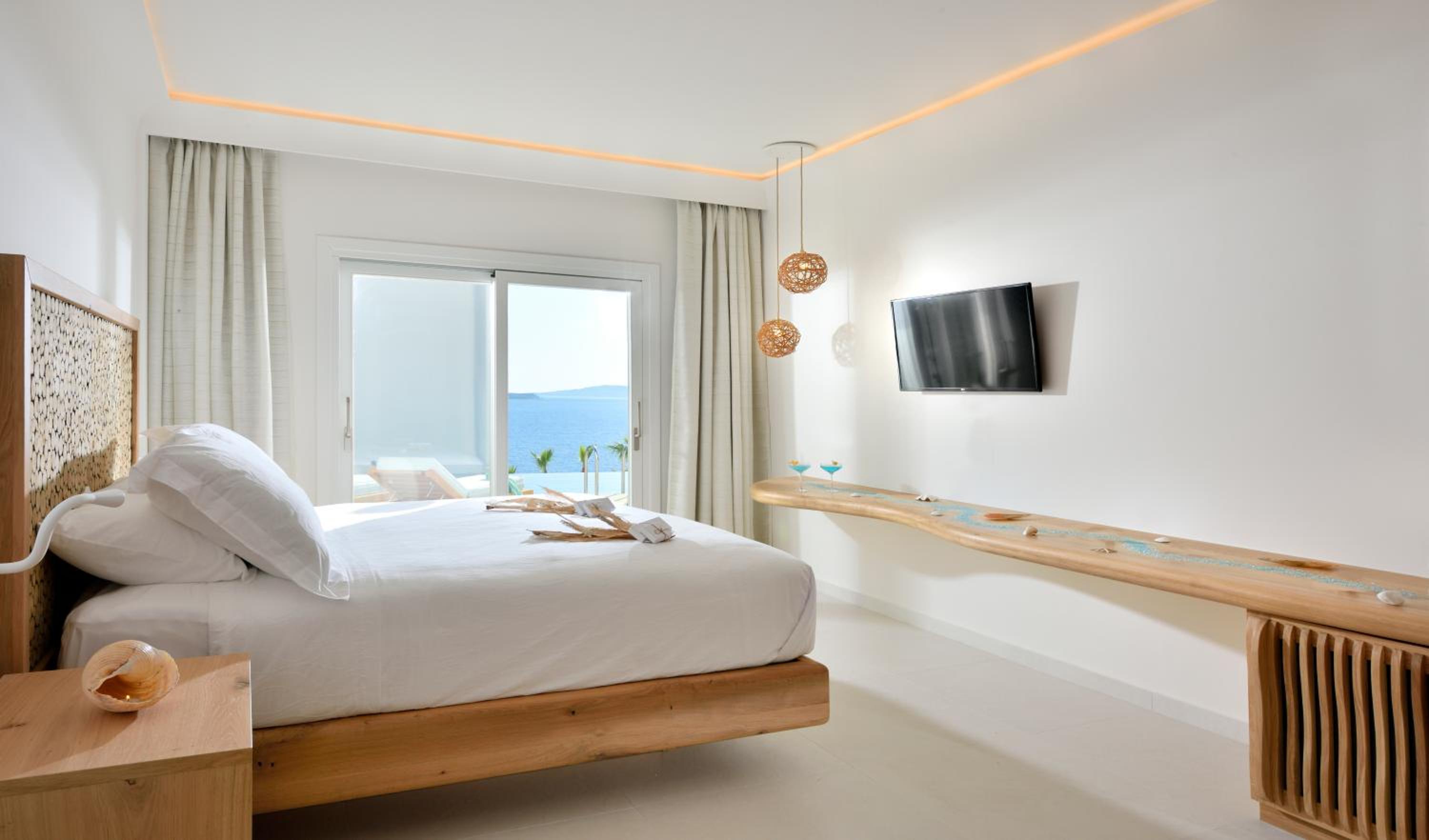 Exclusive Two Bedroom Suite with Private Pool and Side Sea View photo 2