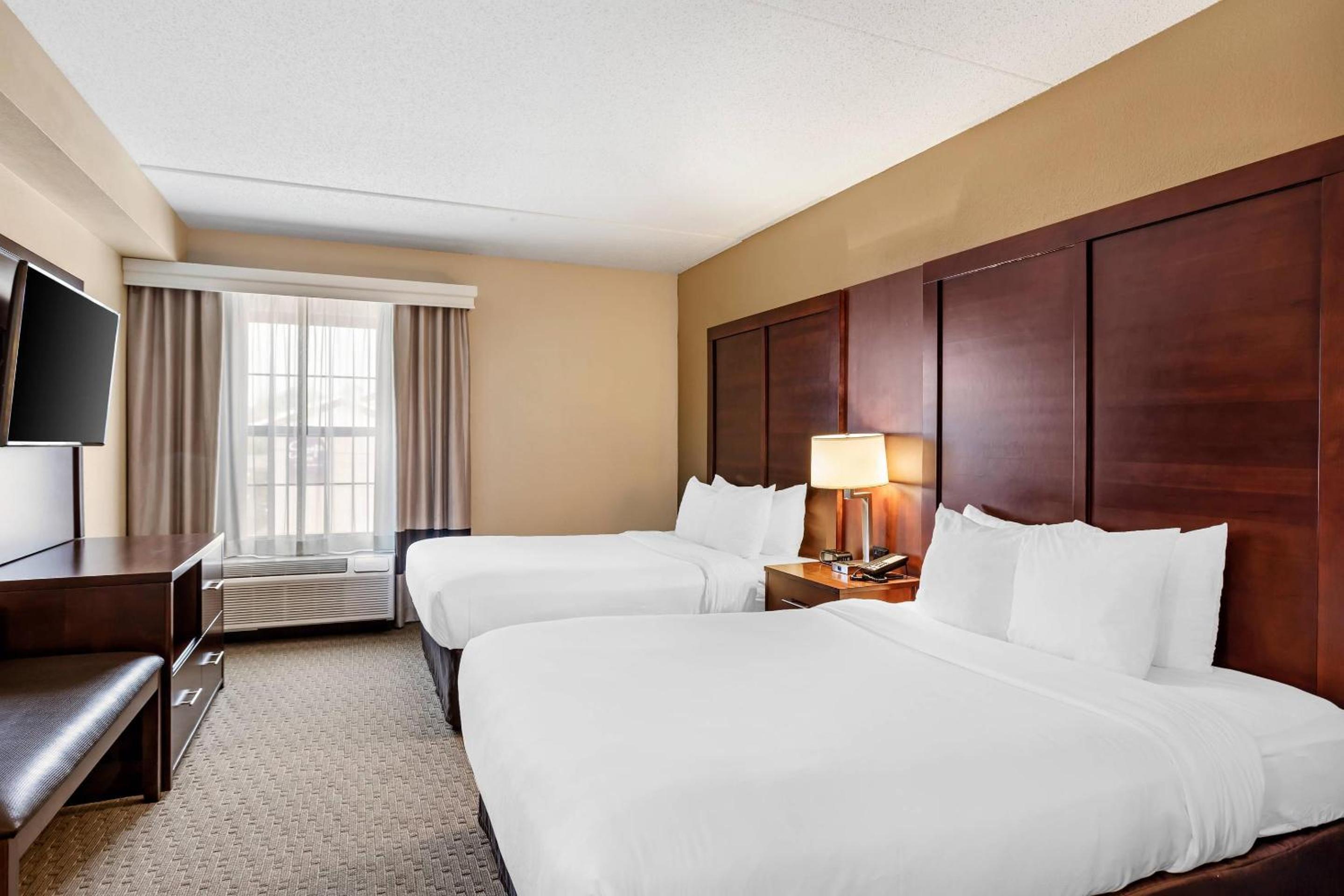 Queen Room with Two Queen Beds and Sofa Bed - Non-Smoking