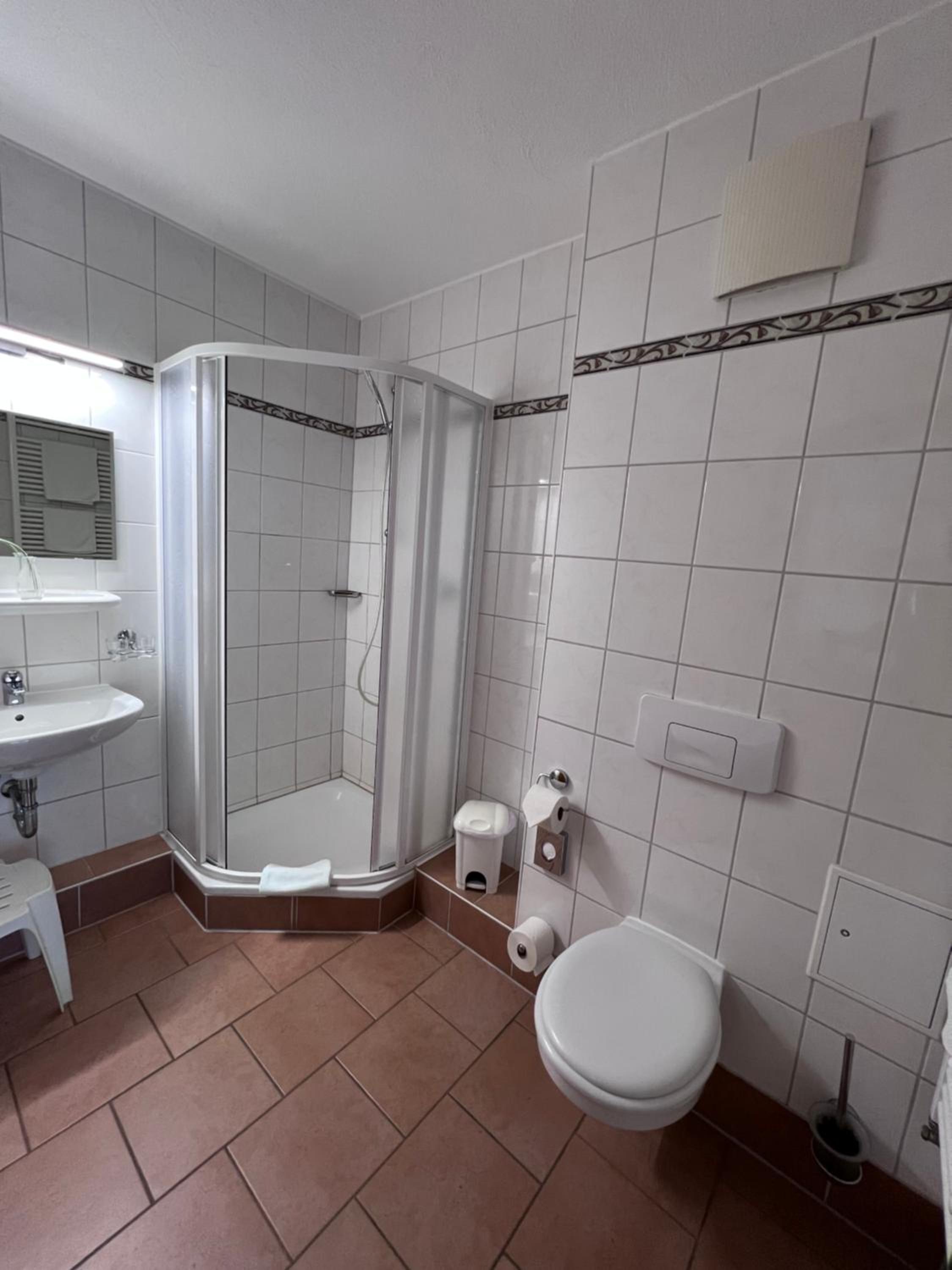 Apartment with Balcony - Photo 3