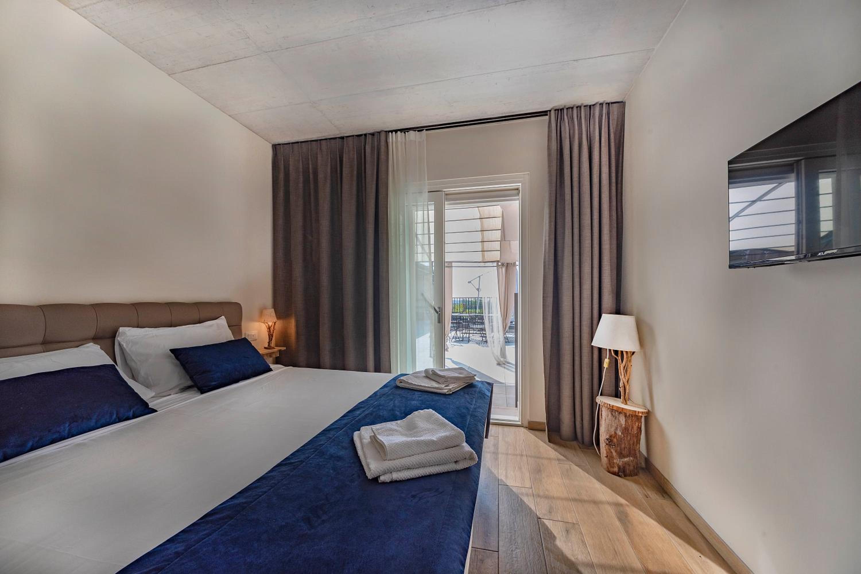 King Room with Pool View photo 1