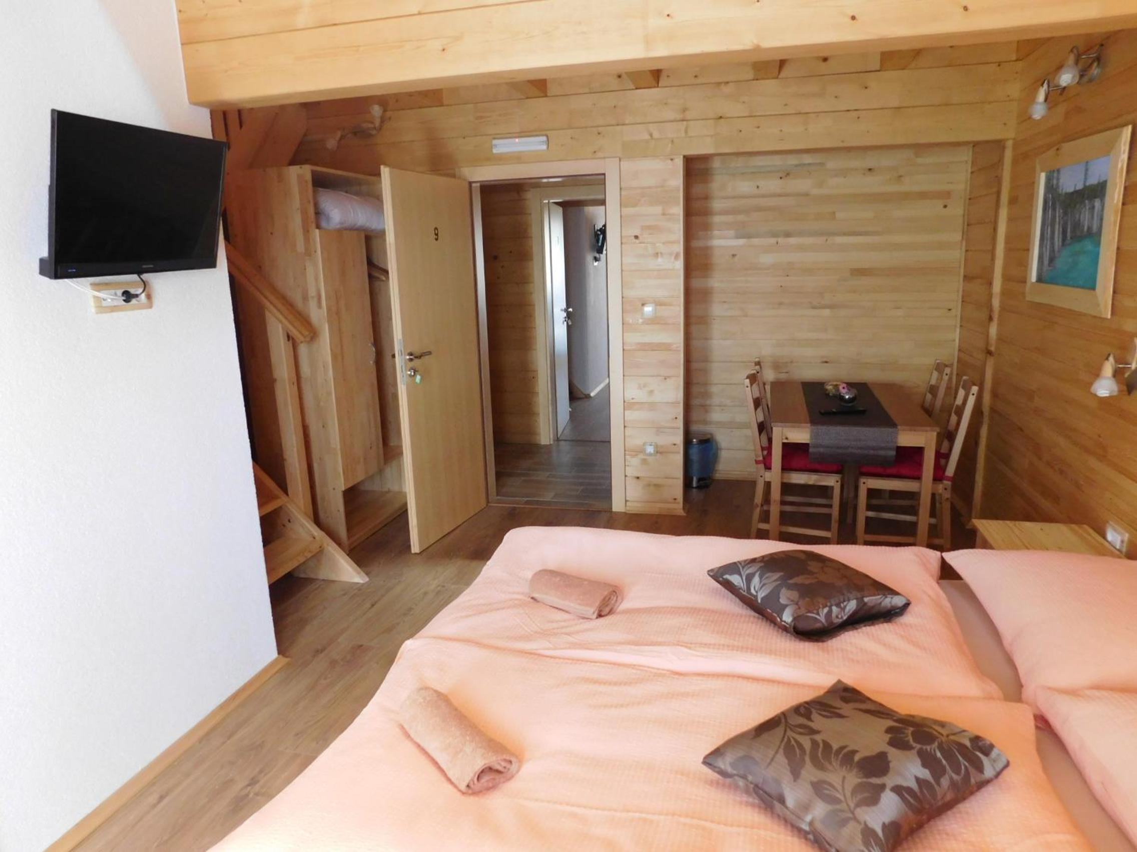 Deluxe Double or Twin Room with Balcony (3 Adults) photo 1