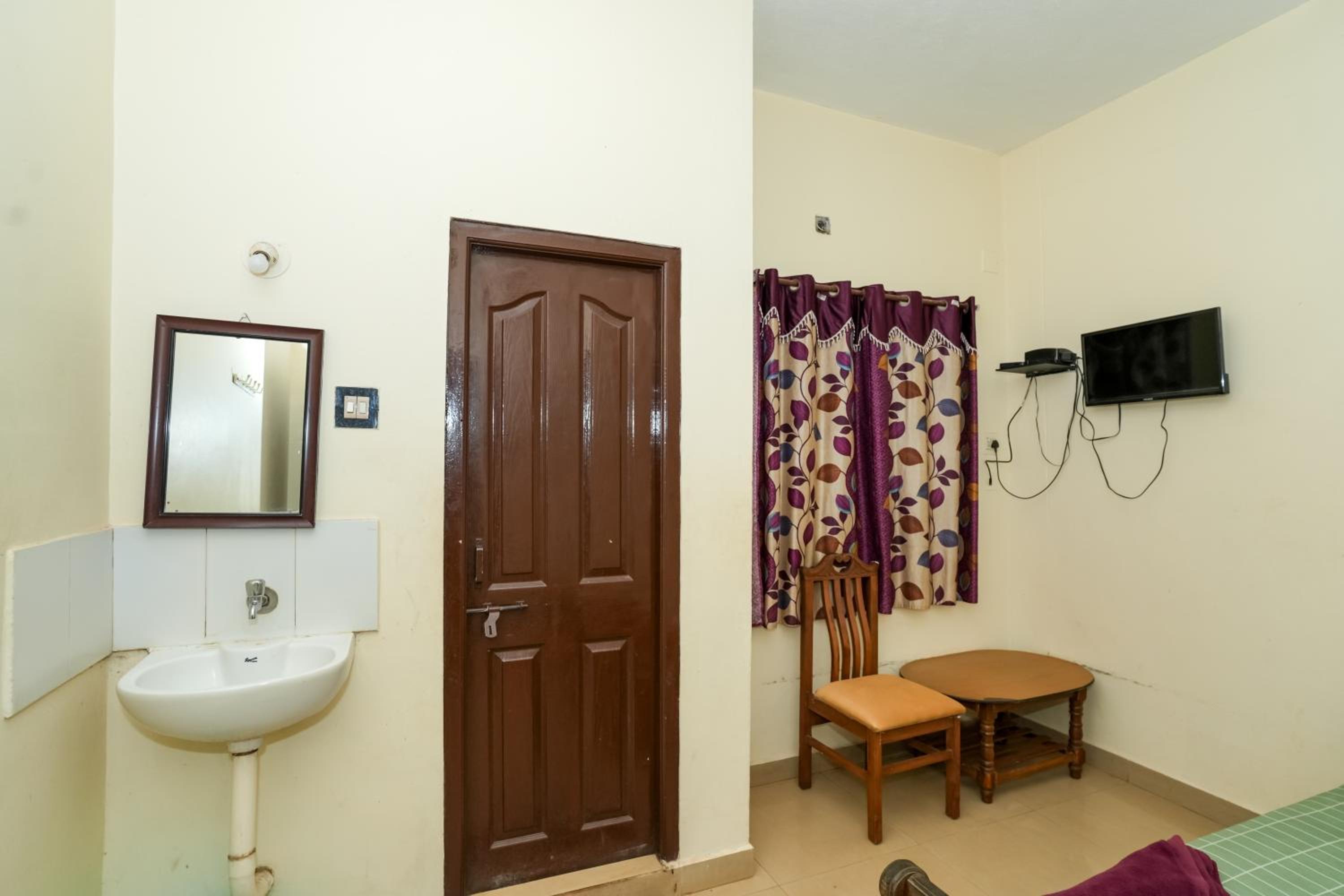 Budget Double Room - Photo 4