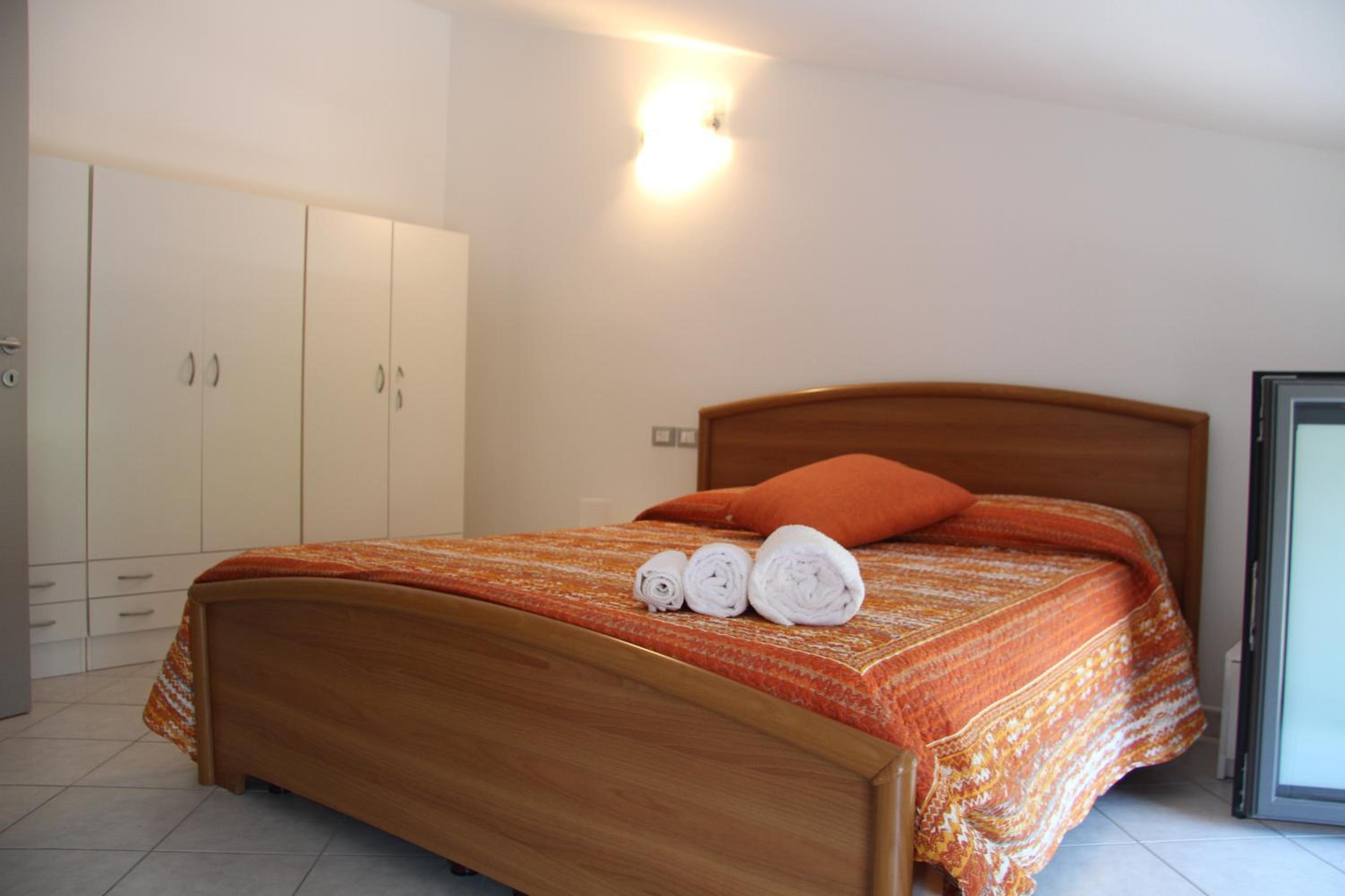 Deluxe Room (2 Adults + 1 Child) - Photo 1