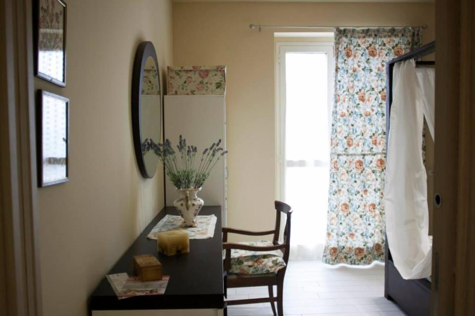 One-Bedroom Apartment - Photo 1
