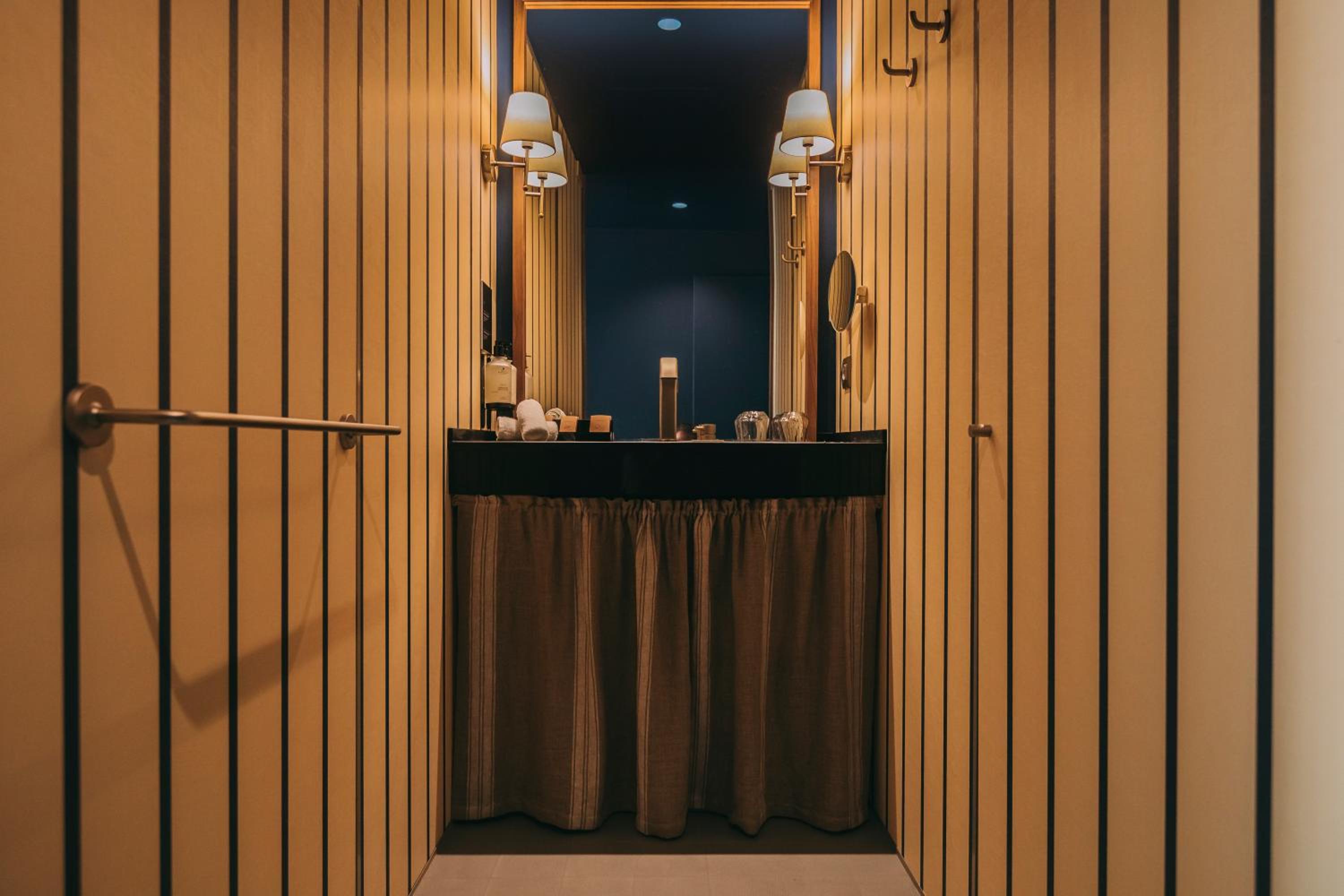Executive Room - Photo 1
